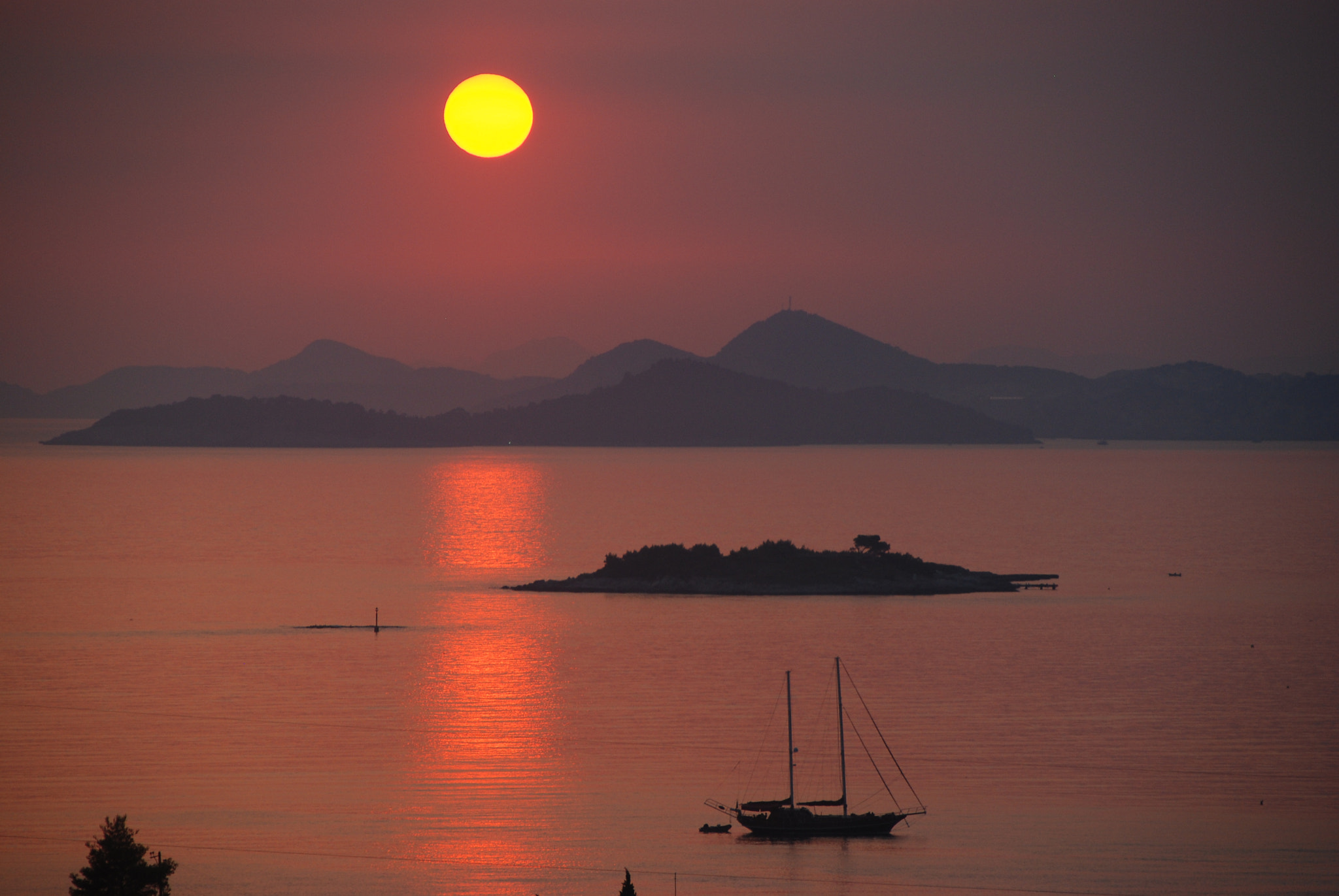 Nikon D80 sample photo. Sun goes down behind dubrovnik photography