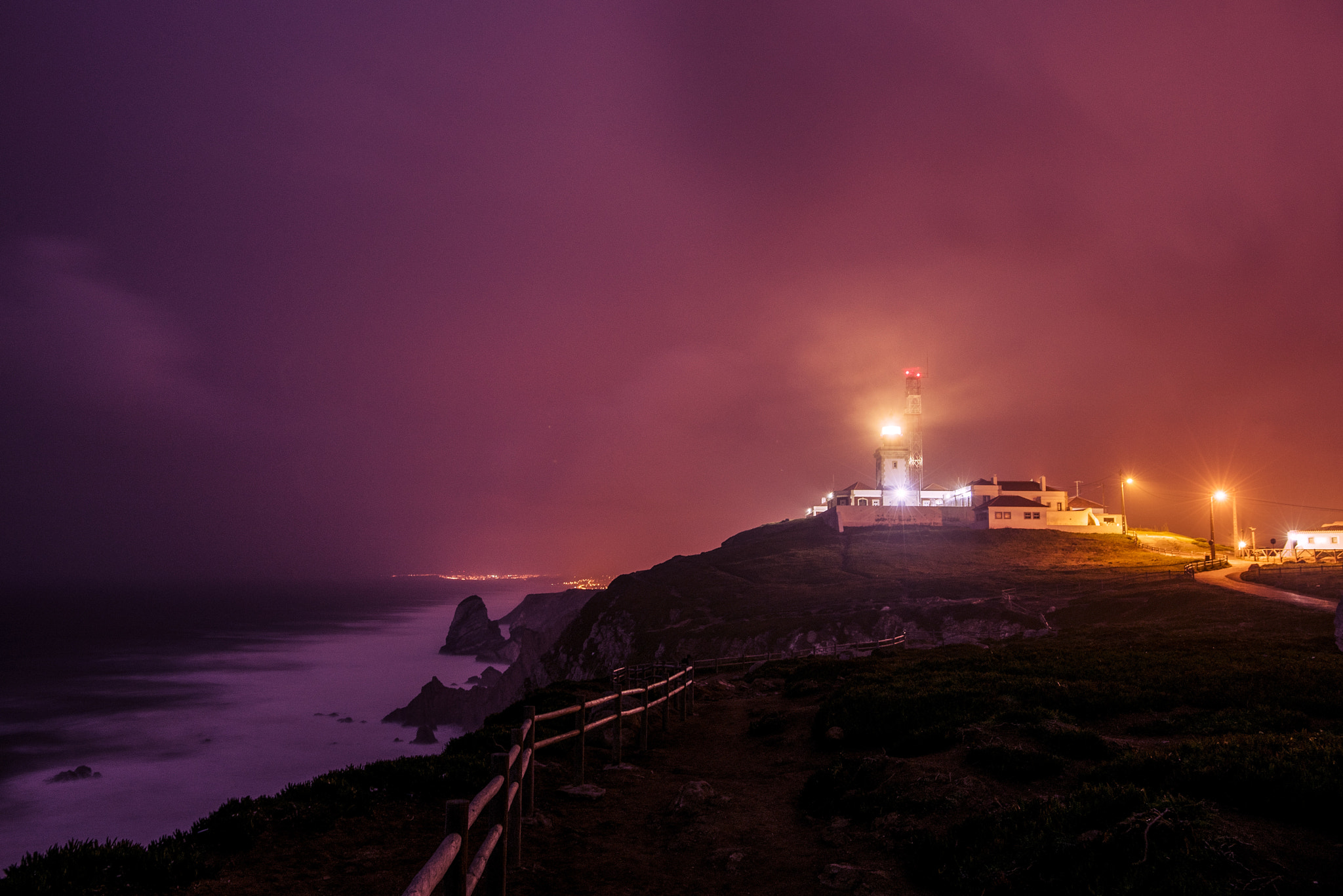 Nikon AF-S Nikkor 17-35mm F2.8D ED-IF sample photo. 葡萄牙罗卡角！很幸运，拍罗卡角的时候雨停了，本来想拍日落的，但赶到这里的时候天已经黑了，老远就看到灯 ... photography