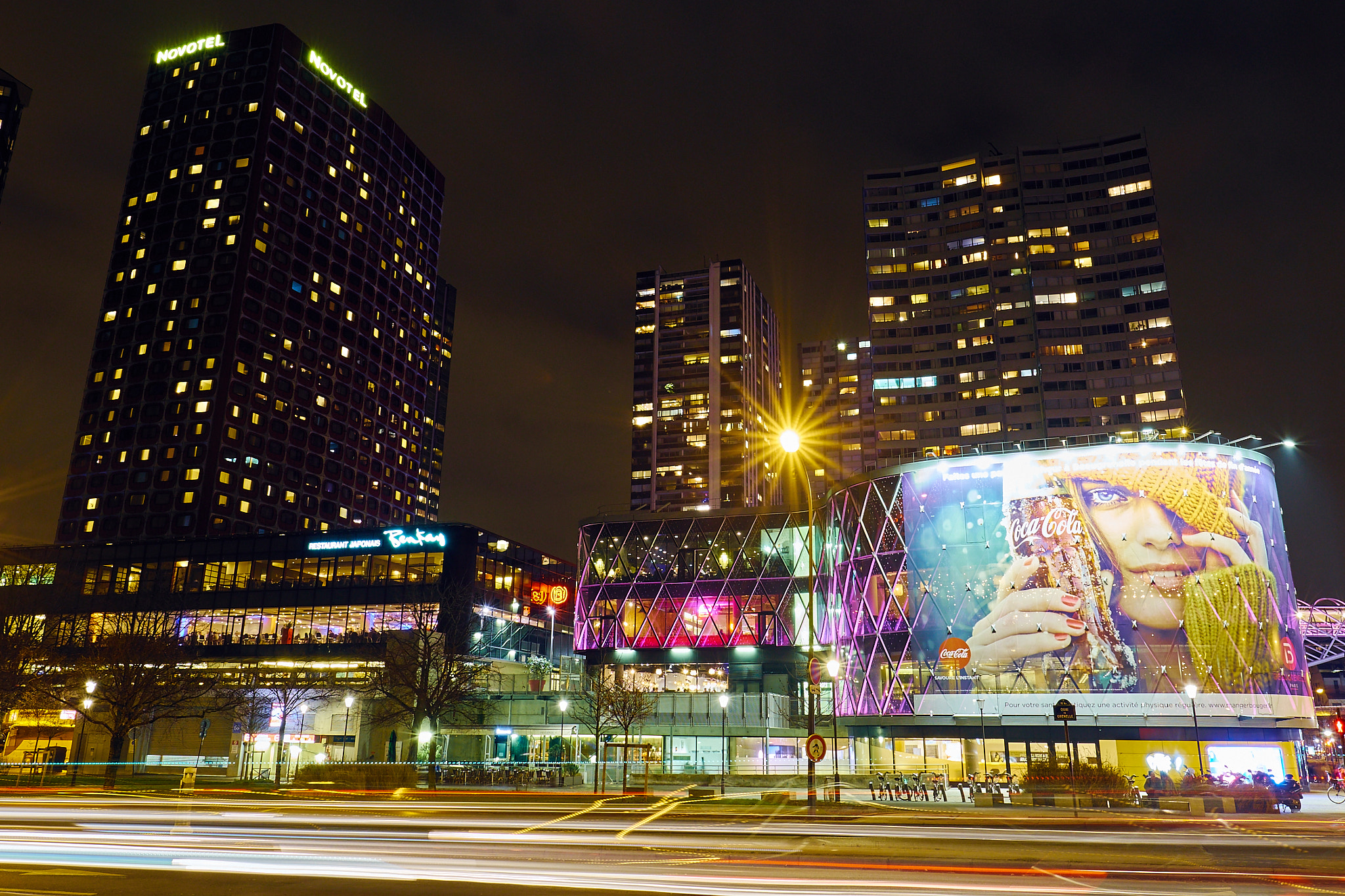 Fujifilm X-E1 + Fujifilm XF 16mm F1.4 R WR sample photo. Beaugrenelle and buildings by night photography