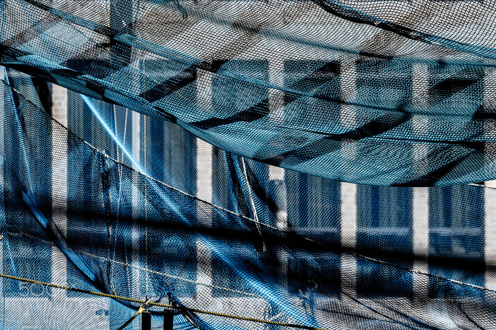 Sony a6000 + Sony FE 70-200mm F4 G OSS sample photo. Tri-layers - archtecture/mesh/shadow photography