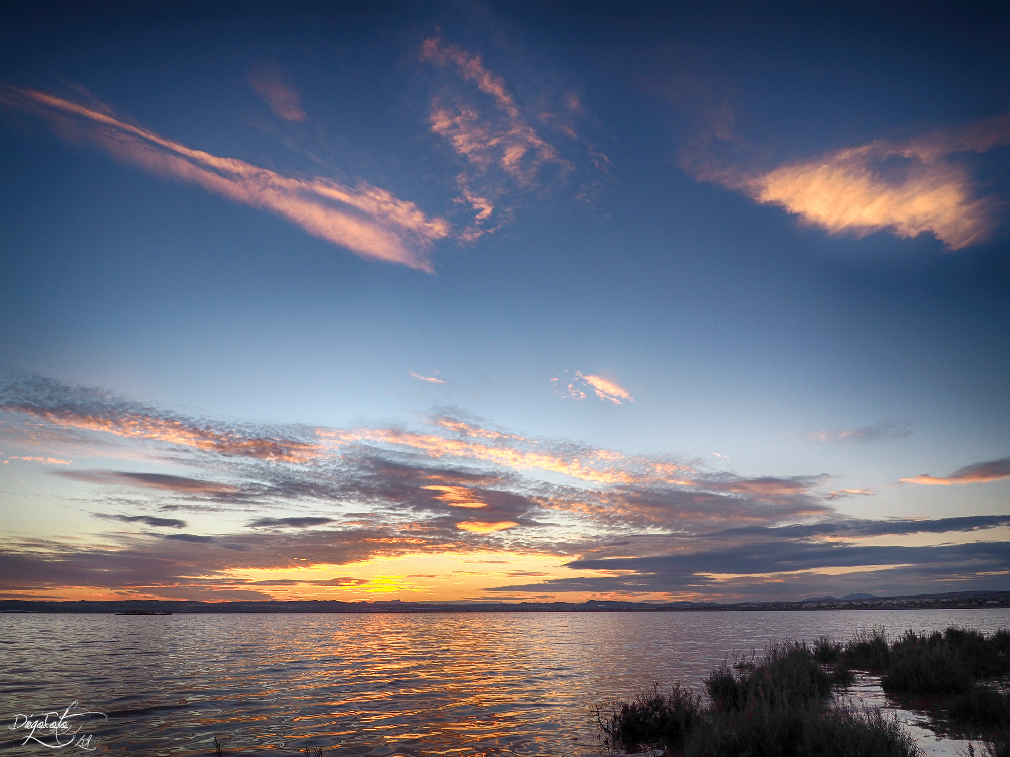 Olympus OM-D E-M10 II + OLYMPUS M.9-18mm F4.0-5.6 sample photo. Atardecer en las salinas de torrevieja photography