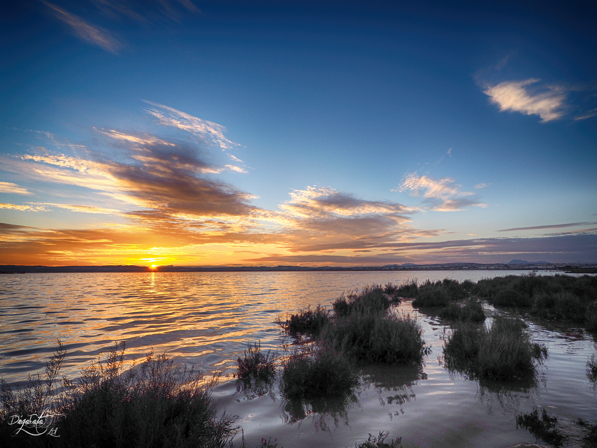 Olympus OM-D E-M10 II + OLYMPUS M.9-18mm F4.0-5.6 sample photo. Atardecer en las salinas de torrevieja photography