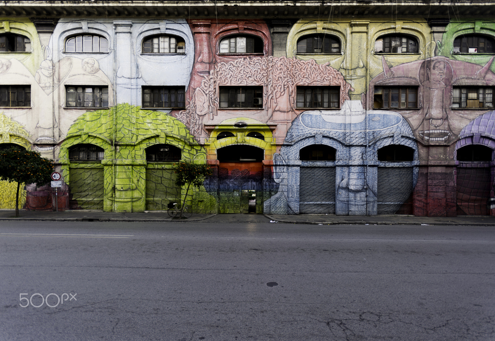 Sigma 10-20mm F4-5.6 EX DC HSM sample photo. Graffiti faces photography