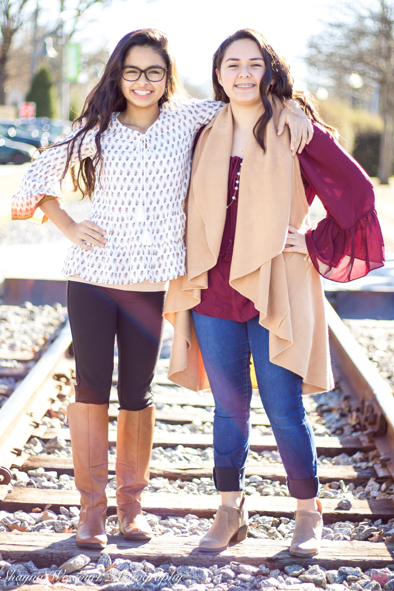 Canon EOS 100D (EOS Rebel SL1 / EOS Kiss X7) sample photo. Sisters! photography