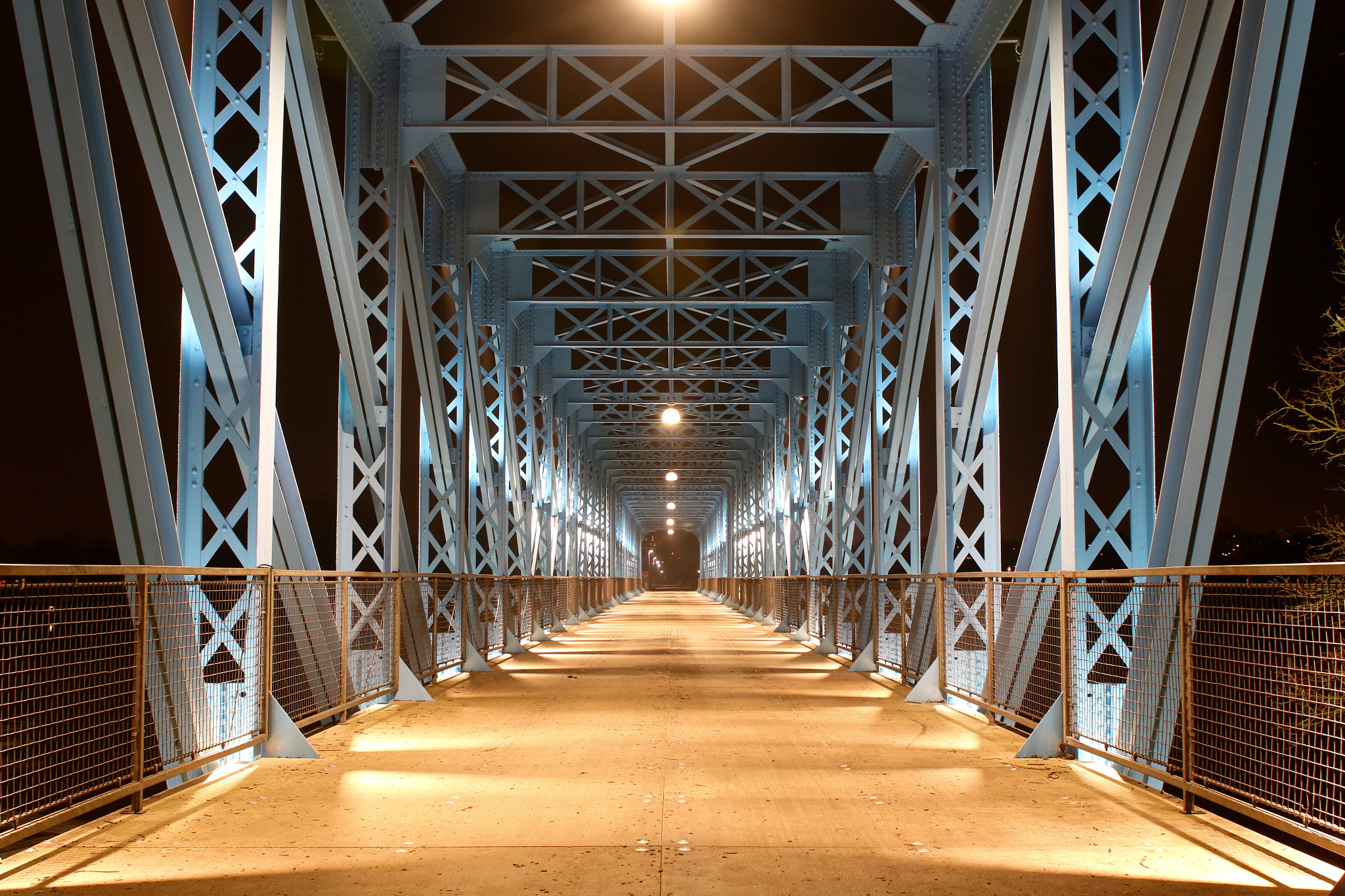 Canon EOS 70D + Sigma 24-70mm F2.8 EX DG Macro sample photo. An old railroad brigde, now being used for pedestrian photography