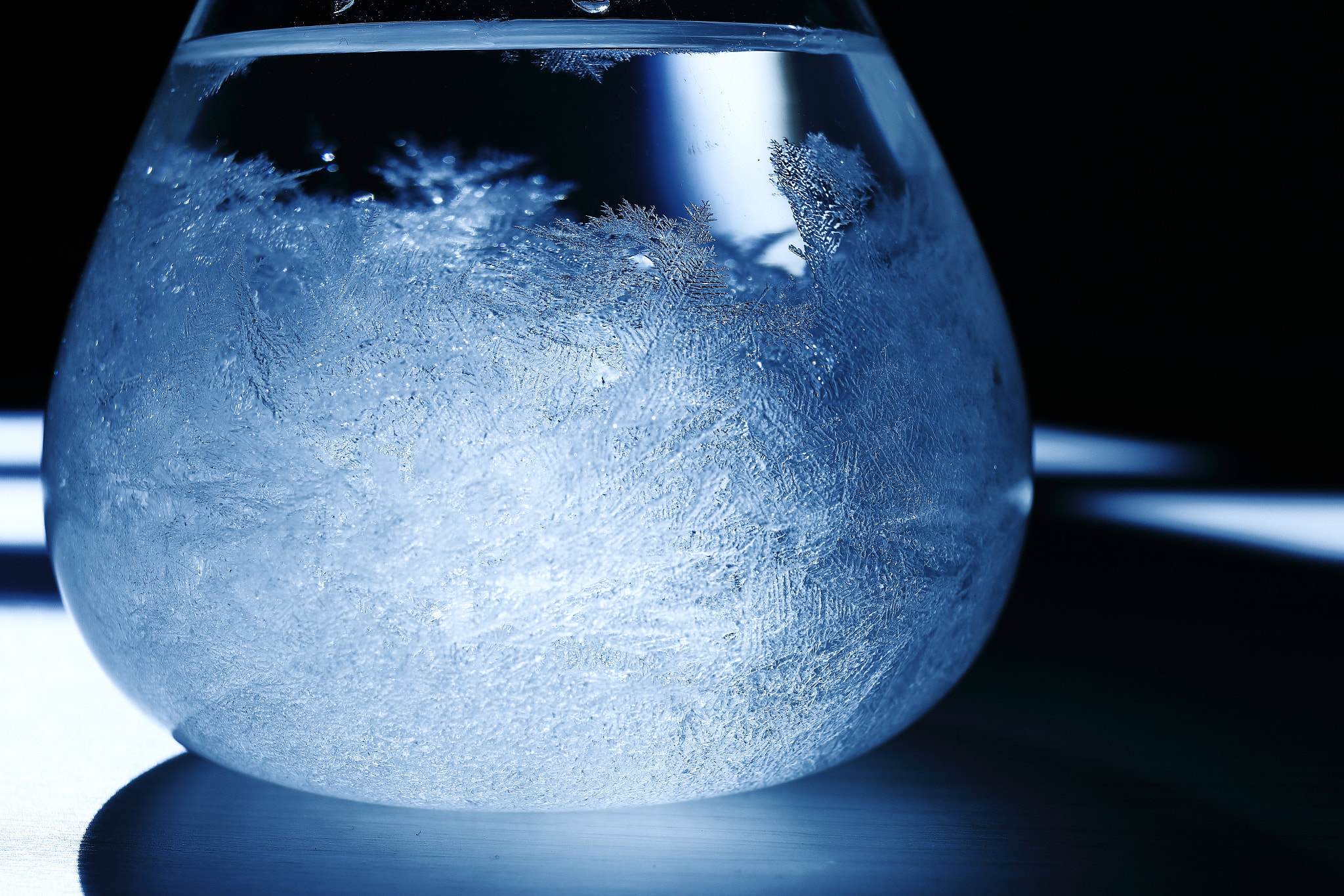 Canon EOS 70D + Canon EF 35mm F2 IS USM sample photo. Freezing light photography