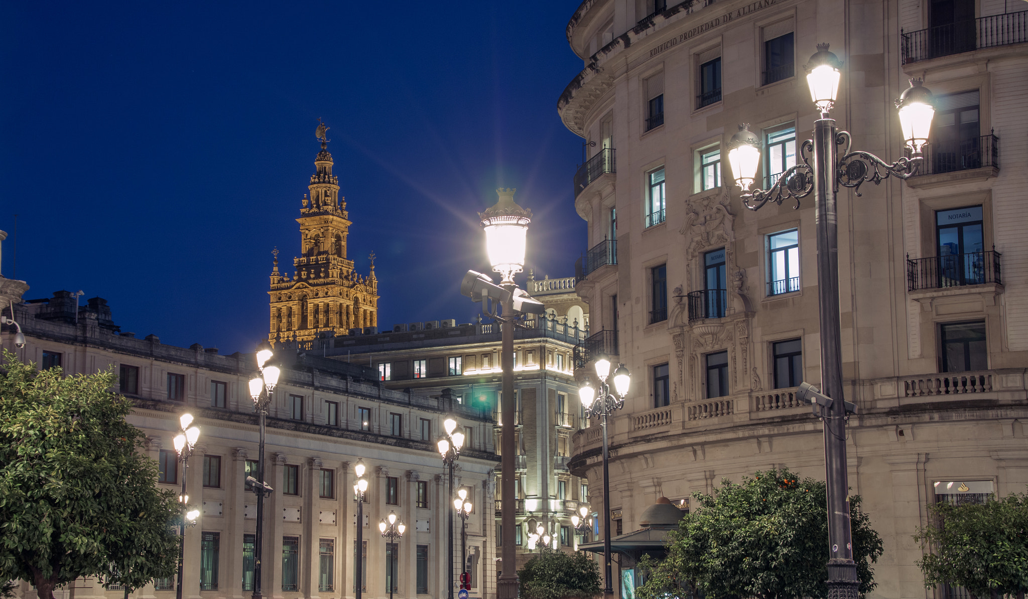 Canon EOS 70D + Canon TS-E 90mm F2.8 Tilt-Shift sample photo. Sevilla city photography