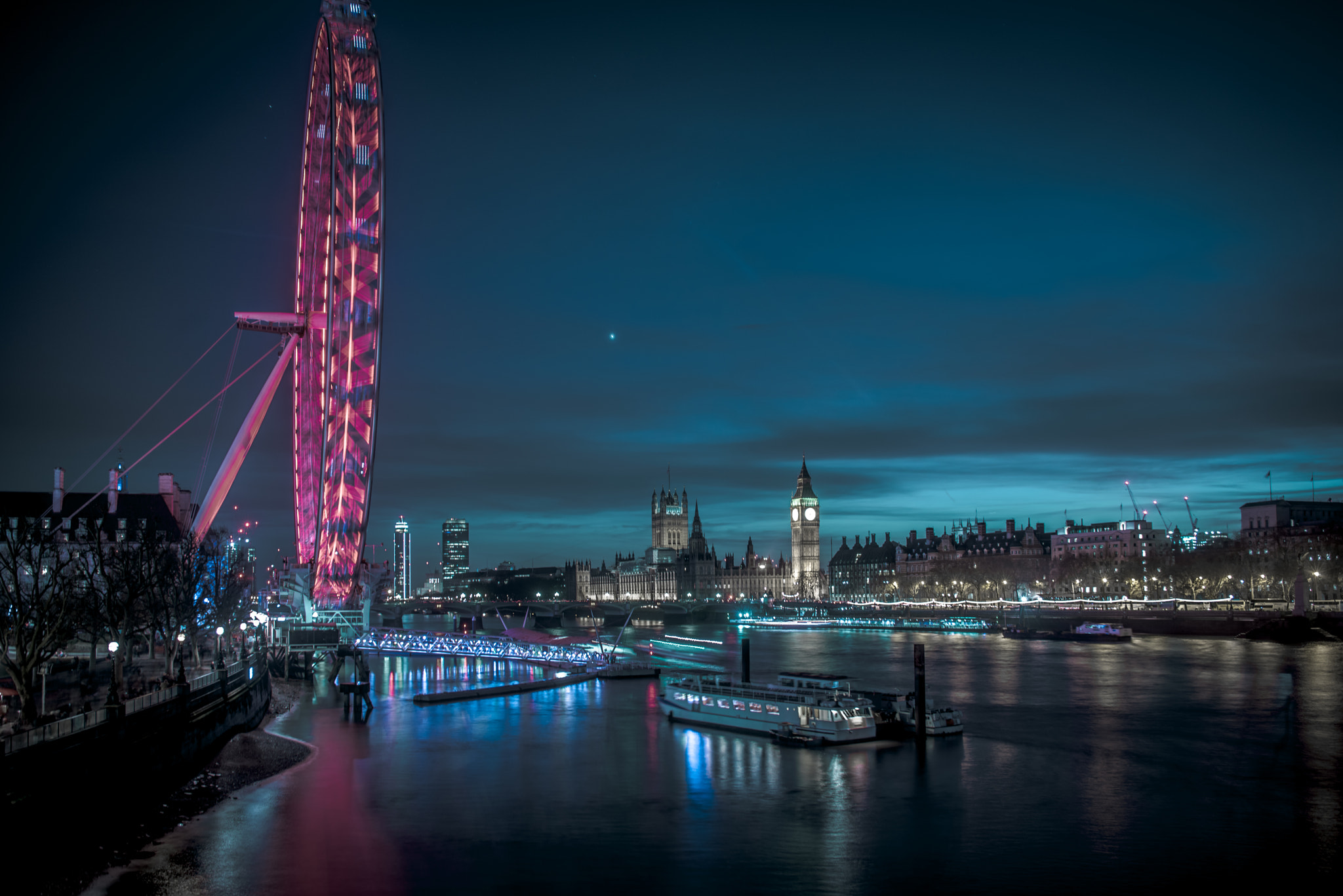 Nikon AF-S Nikkor 28-70mm F2.8 ED-IF sample photo. London city light photography