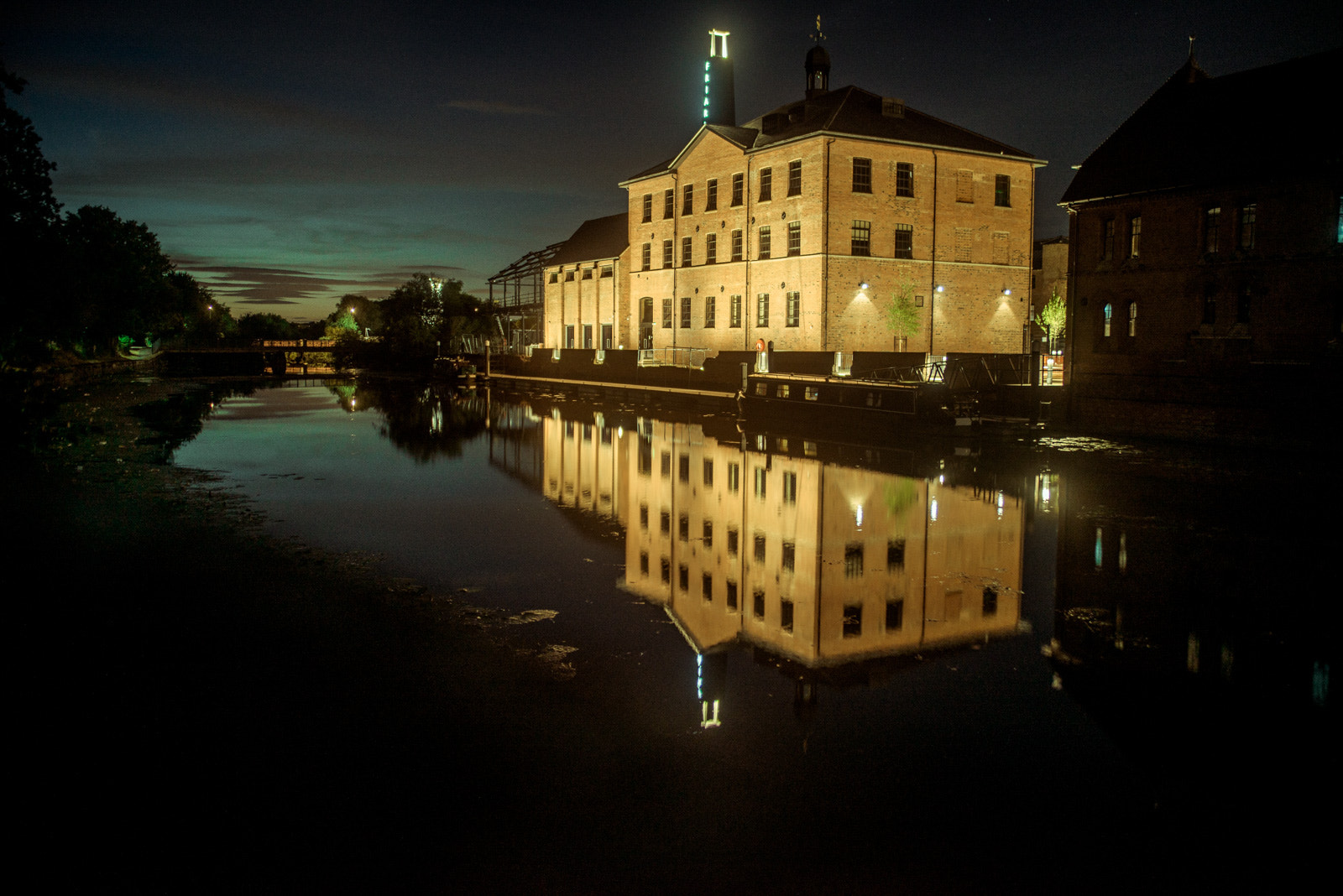Nikon AF-S Nikkor 28-70mm F2.8 ED-IF sample photo. Leicester landscape photography