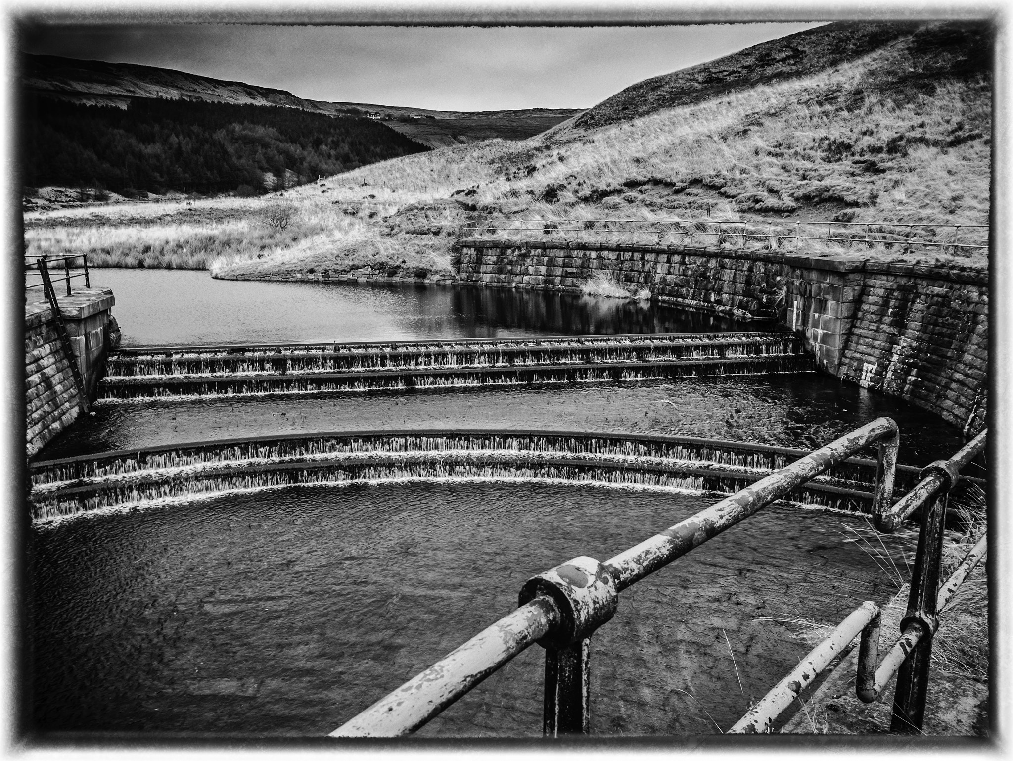 Panasonic Lumix DMC-G7 sample photo. Dovestone reservoir photography