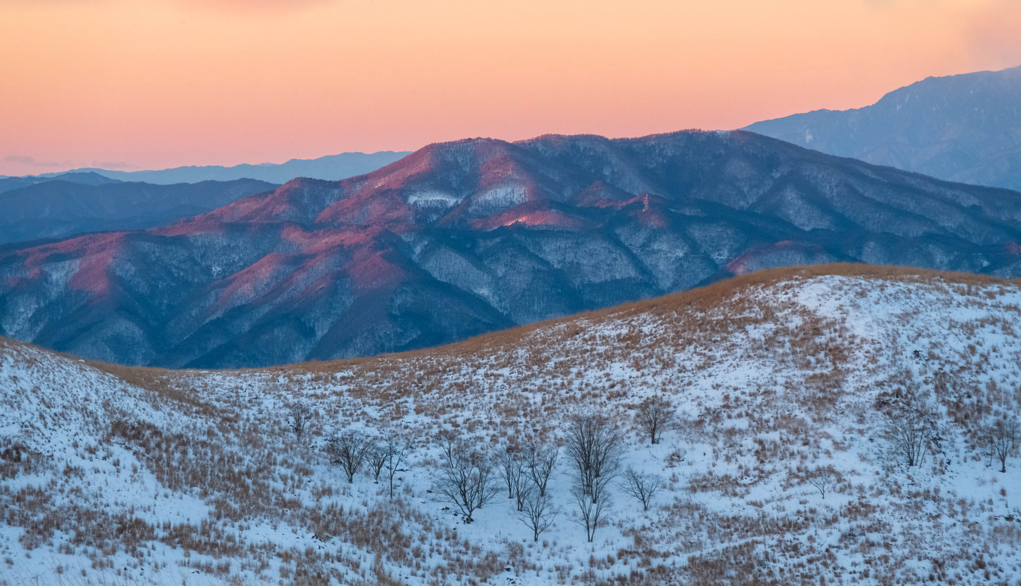 Fujifilm X-Pro2 + Fujifilm XF 18-135mm F3.5-5.6 R LM OIS WR sample photo. Reddish mountain photography