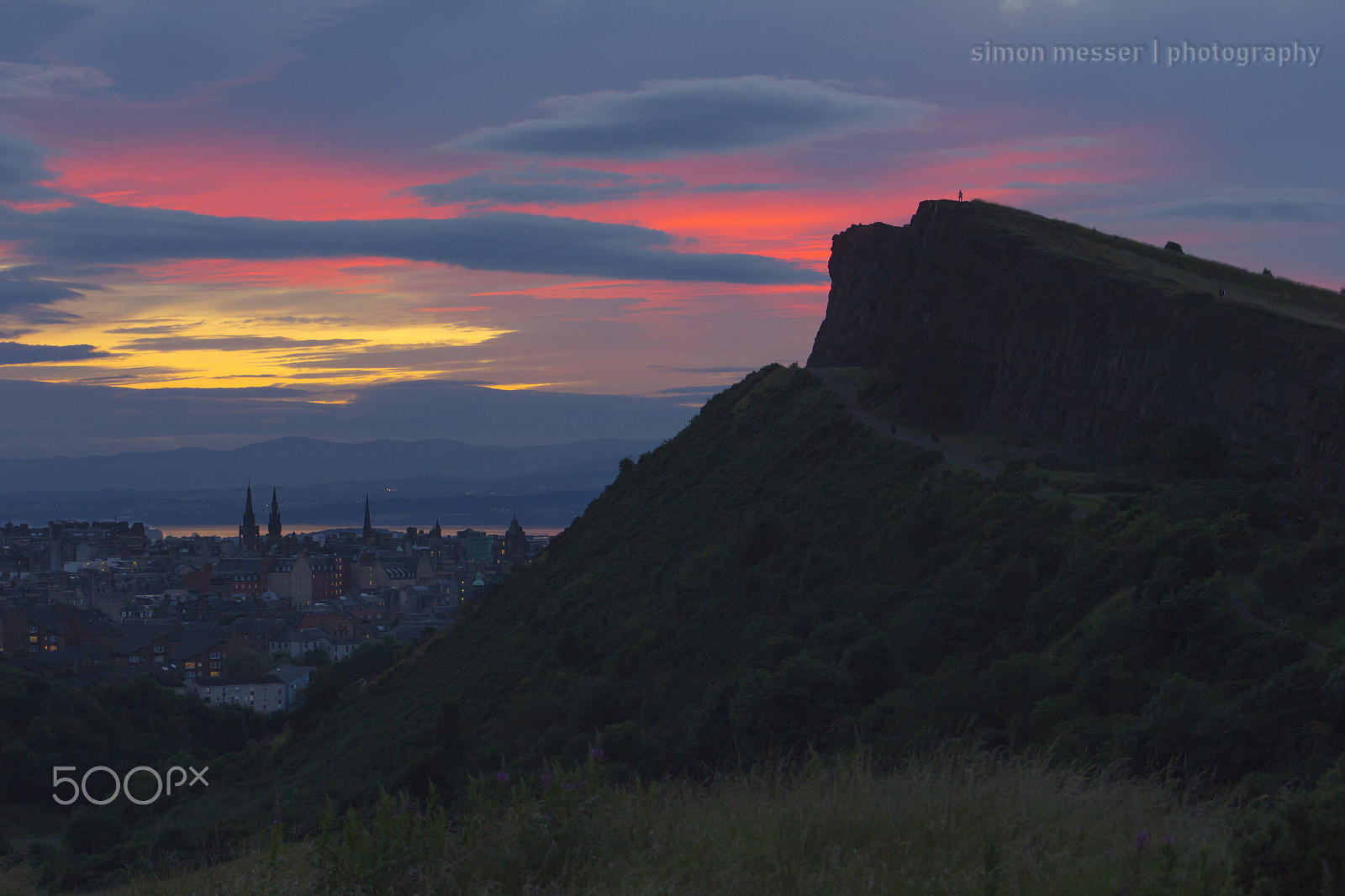 Canon EOS 550D (EOS Rebel T2i / EOS Kiss X4) + EF75-300mm f/4-5.6 sample photo. Salisbury crags deep sunset photography