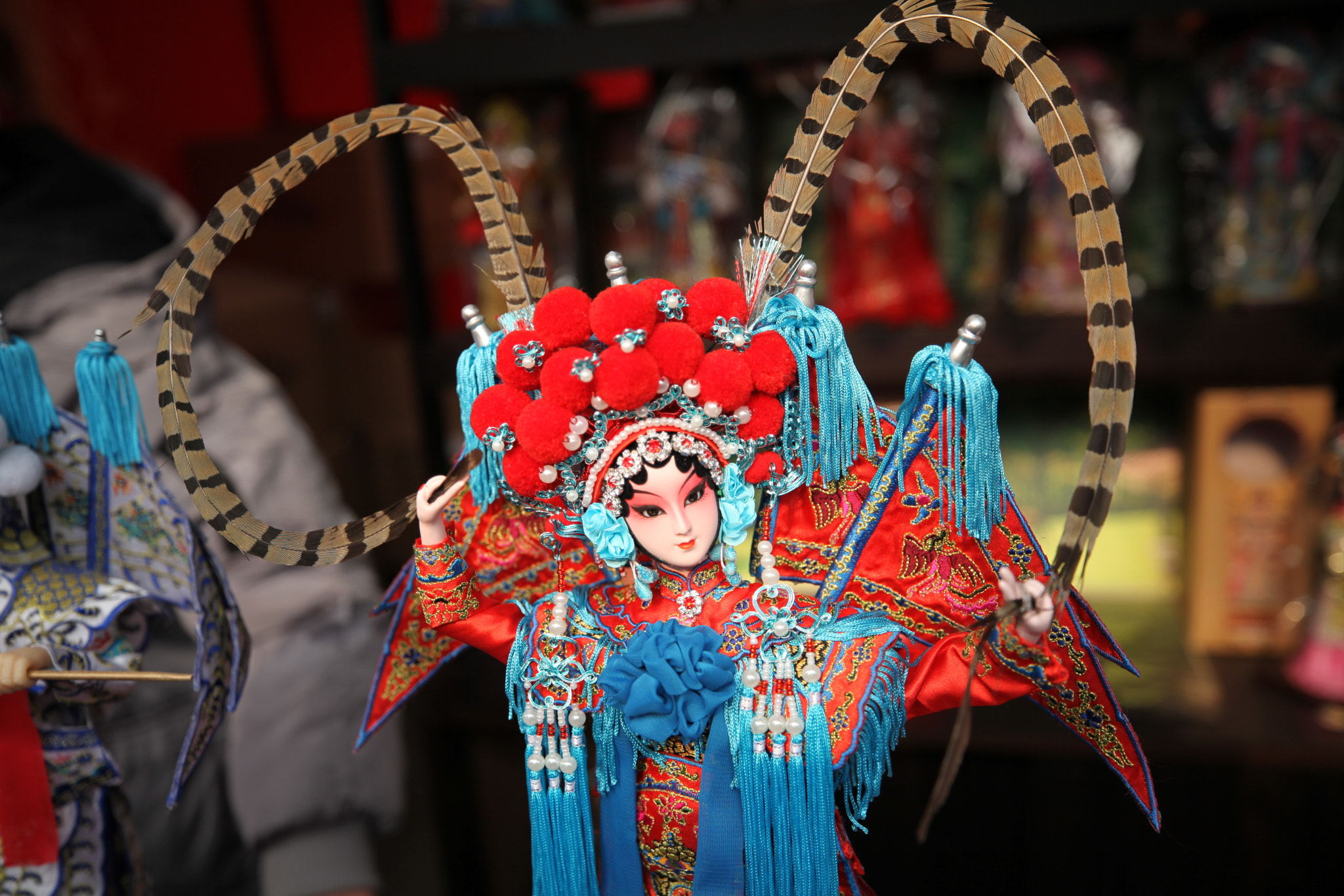 Canon EF 16-35mm F2.8L III USM sample photo. 鸡年春节大年初一，北京地坛庙会上的京剧人偶 photography