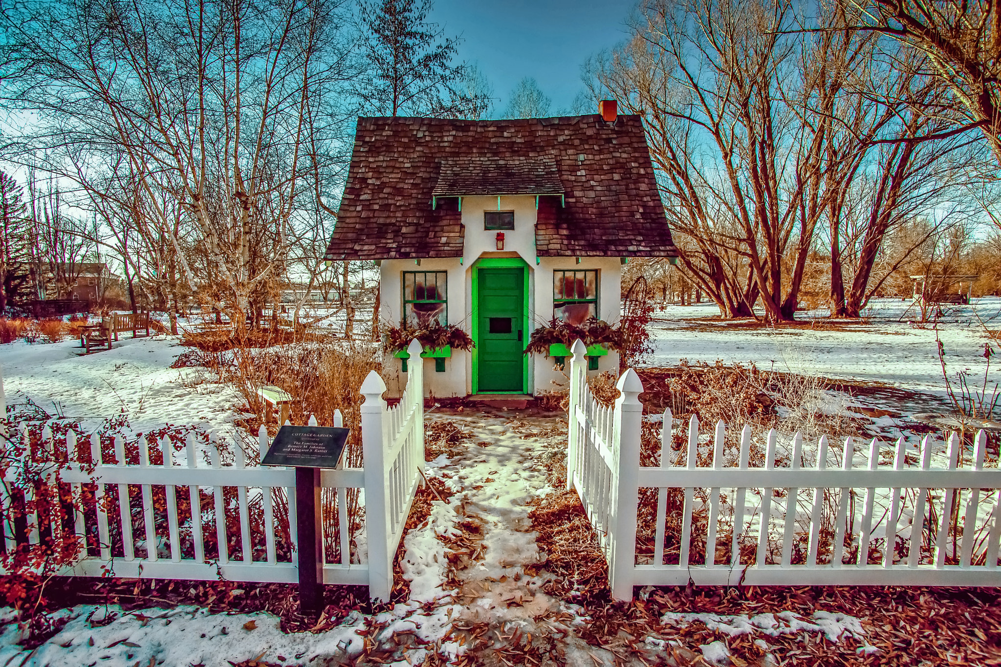 Sony Alpha DSLR-A850 sample photo. Winter cabin photography