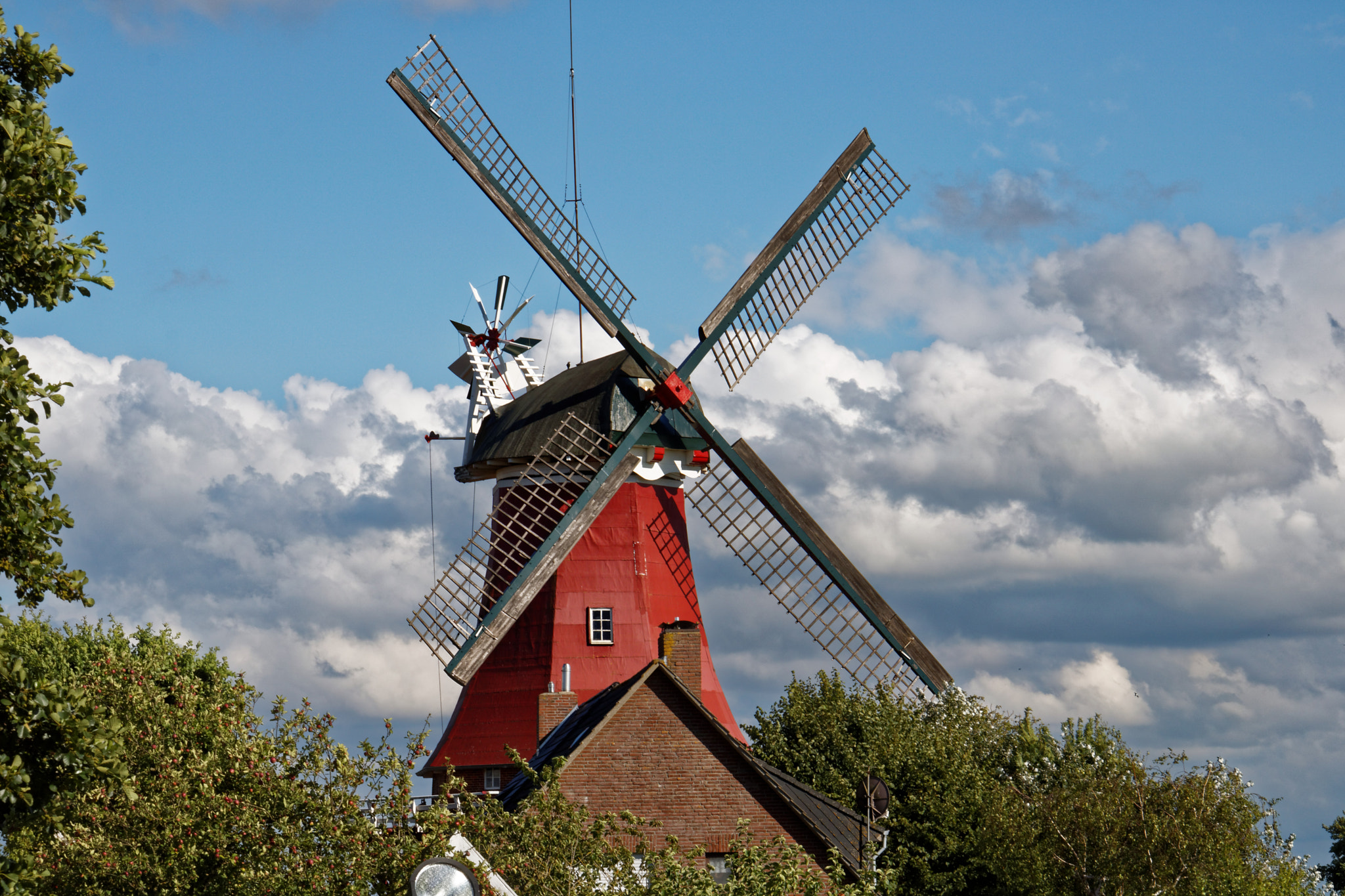 Canon EOS 760D (EOS Rebel T6s / EOS 8000D) + Canon EF-S 18-200mm F3.5-5.6 IS sample photo. Windmill photography