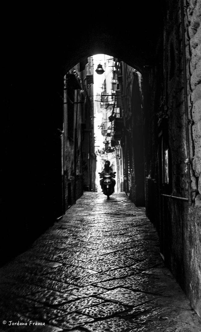Fujifilm X-T10 + Fujifilm XF 27mm F2.8 sample photo. Vicoli napoletani photography