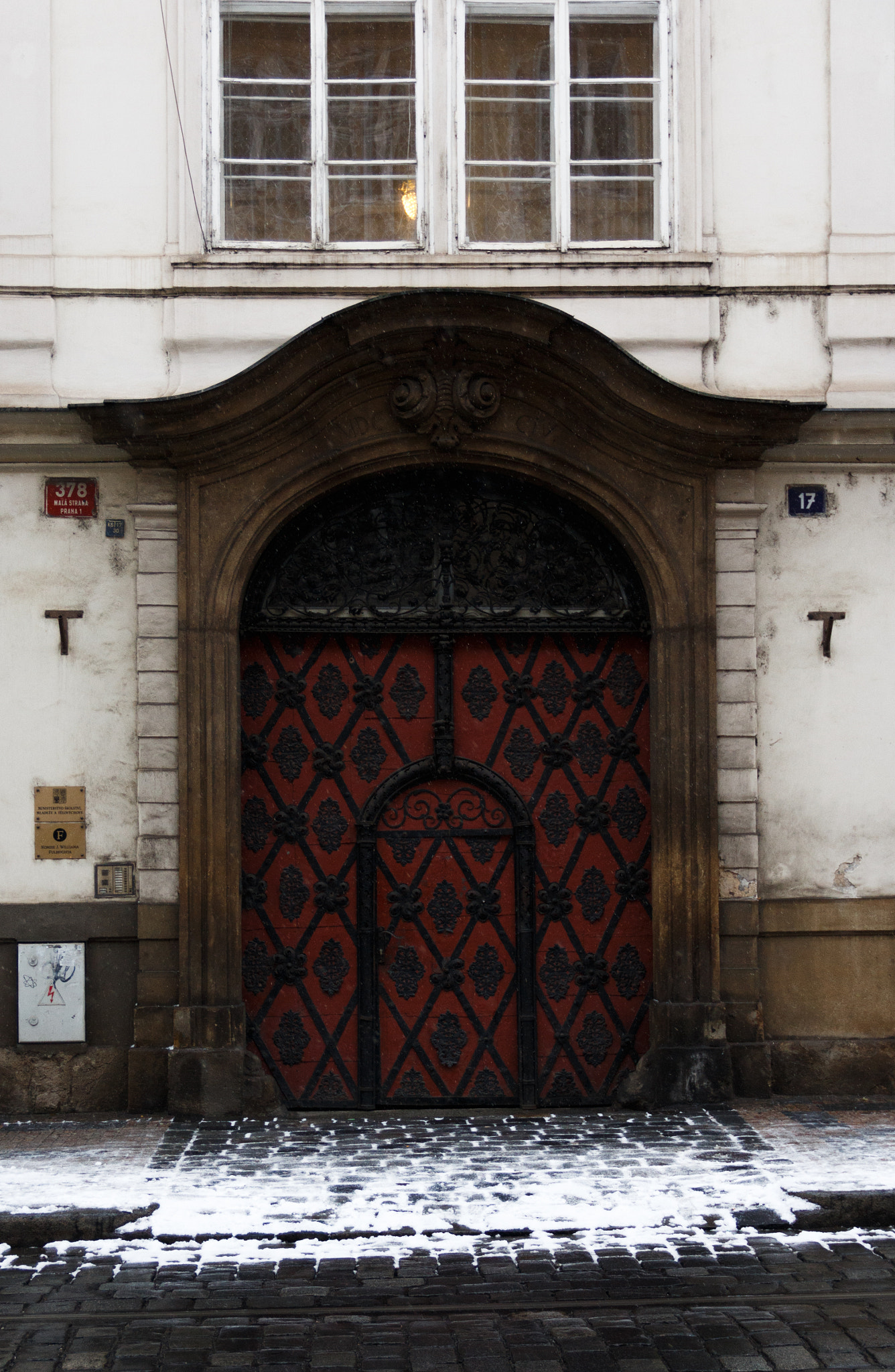 Canon EOS 650D (EOS Rebel T4i / EOS Kiss X6i) sample photo. Red door photography