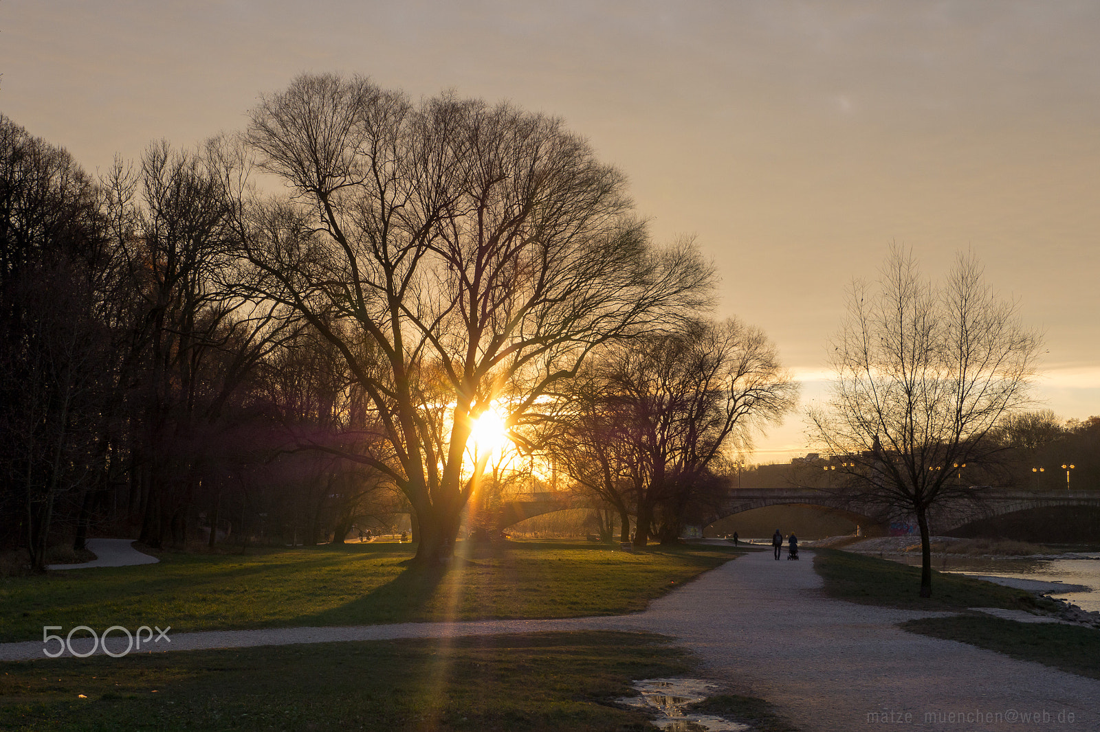 Panasonic Lumix DMC-GH3 + LUMIX G VARIO PZ 14-42/F3.5-5.6 sample photo. Sundownmunich photography