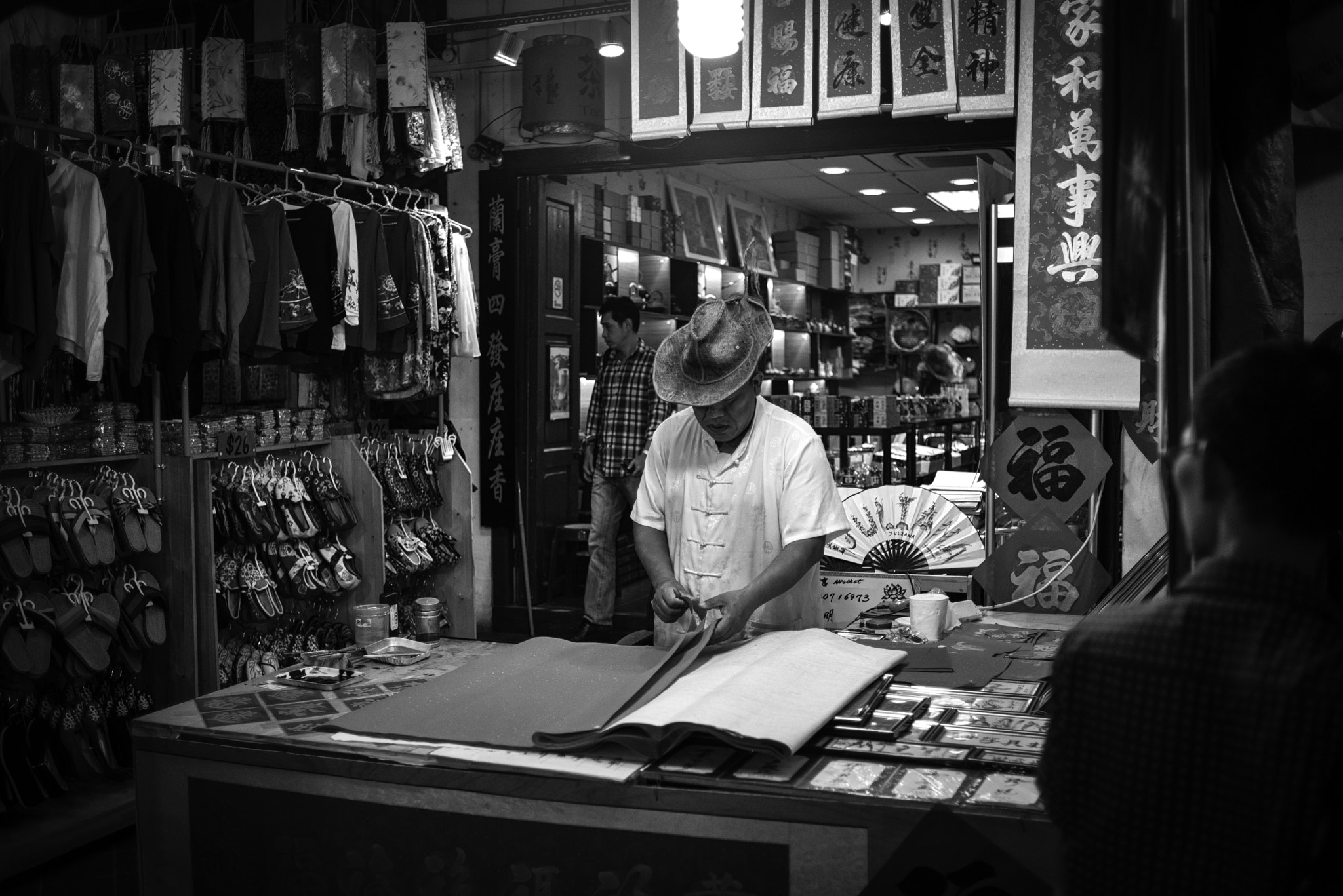 Nikon AF Nikkor 35mm F2D sample photo. Chinese new year banner maker chinatown singapore photography