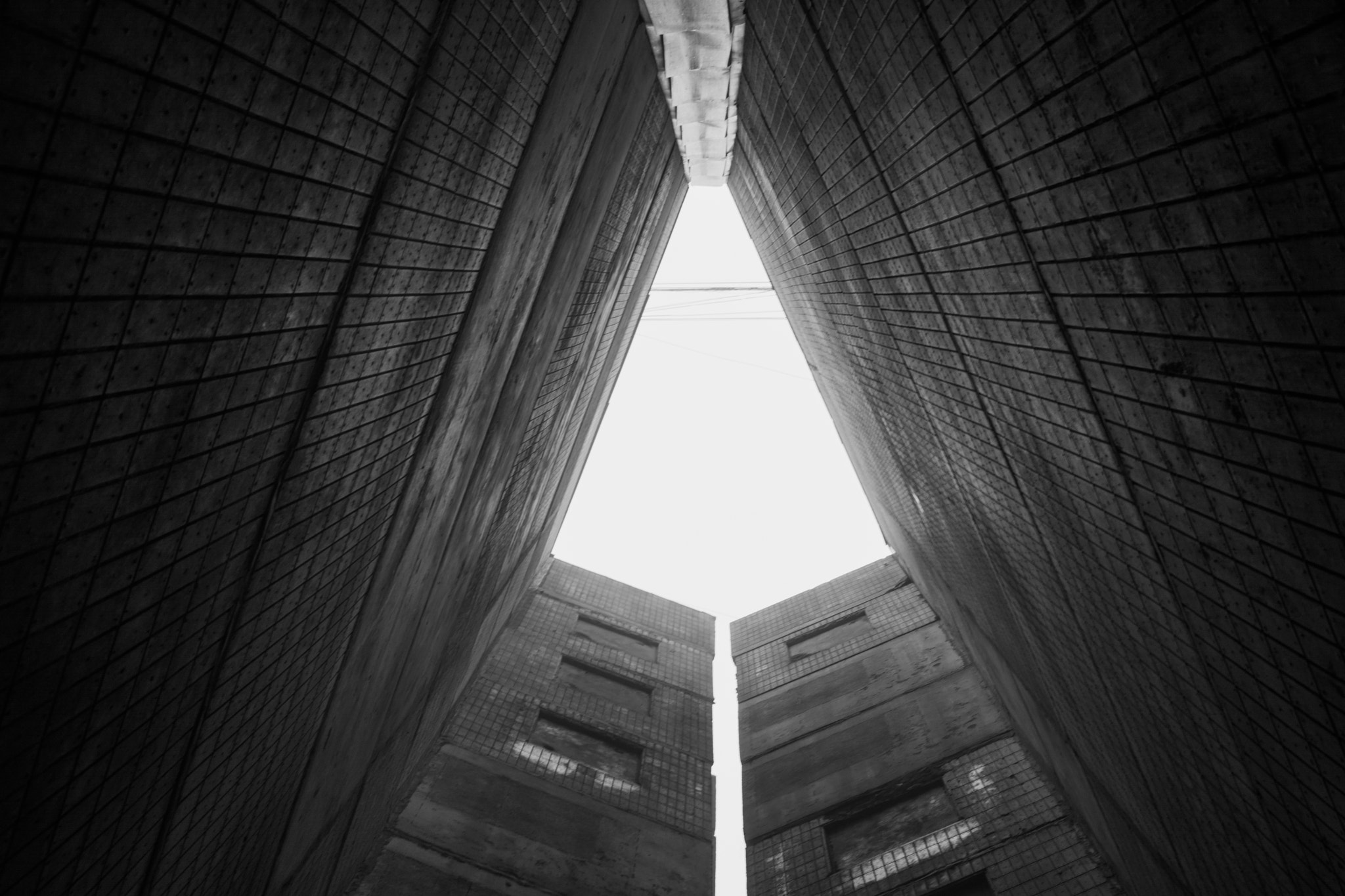 AF Zoom-Nikkor 28-70mm f/3.5-4.5D sample photo. Winter walking: looking up photography