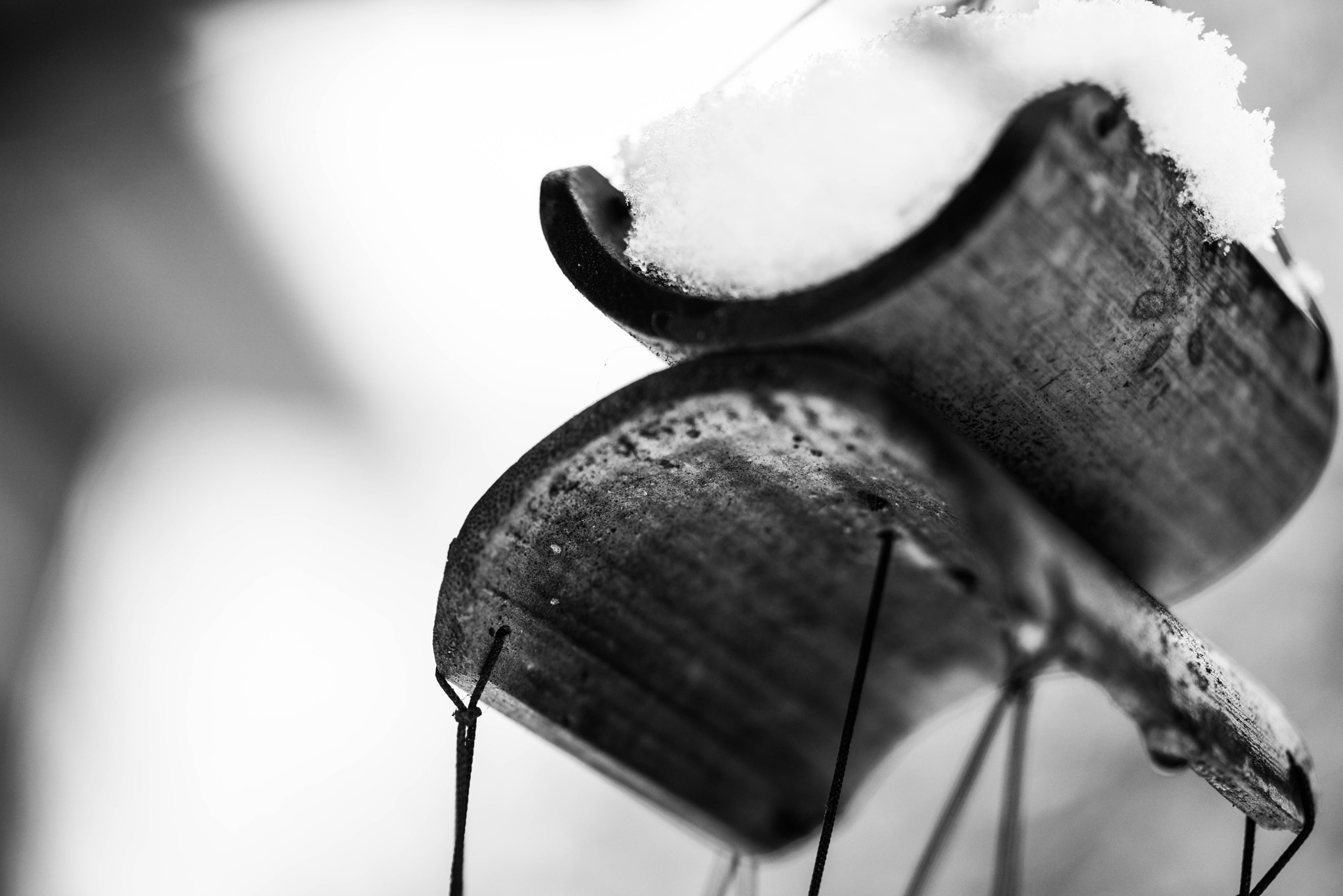 Sony a7R + Sony FE 90mm F2.8 Macro G OSS sample photo. Mobile in the snow photography