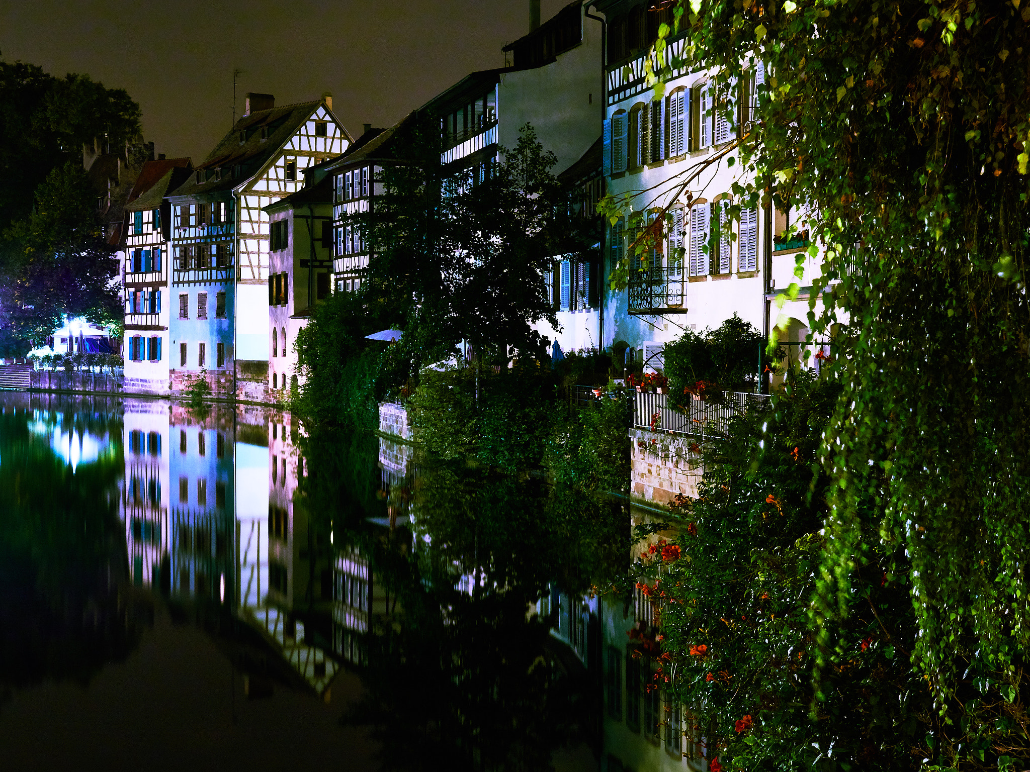 OLYMPUS M.14-150mm F4.0-5.6 II sample photo. Strasbourg_reflections photography