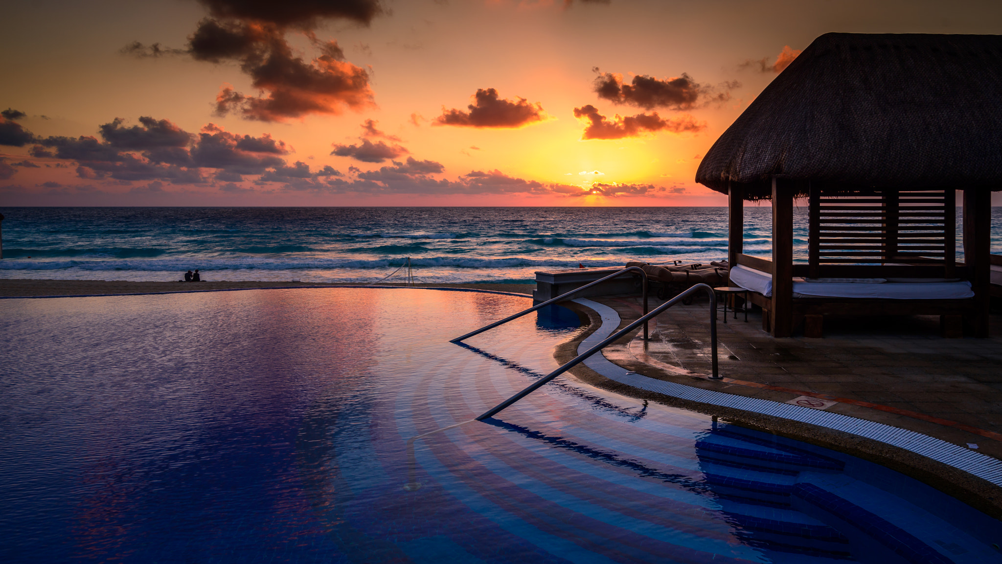 Nikon D800E + Tokina AT-X 17-35mm F4 Pro FX sample photo. Cancun at sunrise photography