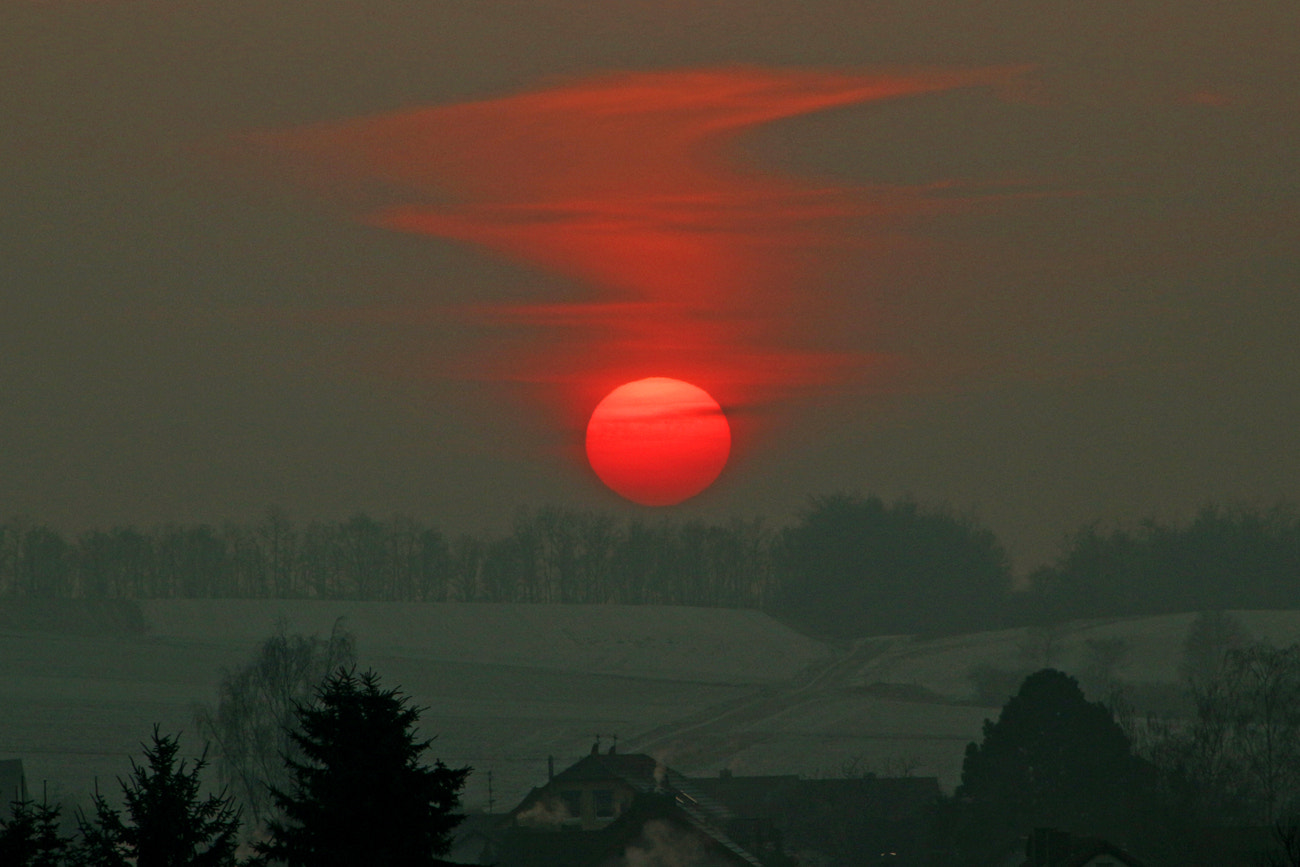 Canon EOS 100D (EOS Rebel SL1 / EOS Kiss X7) + EF75-300mm f/4-5.6 sample photo. Winter sunset photography
