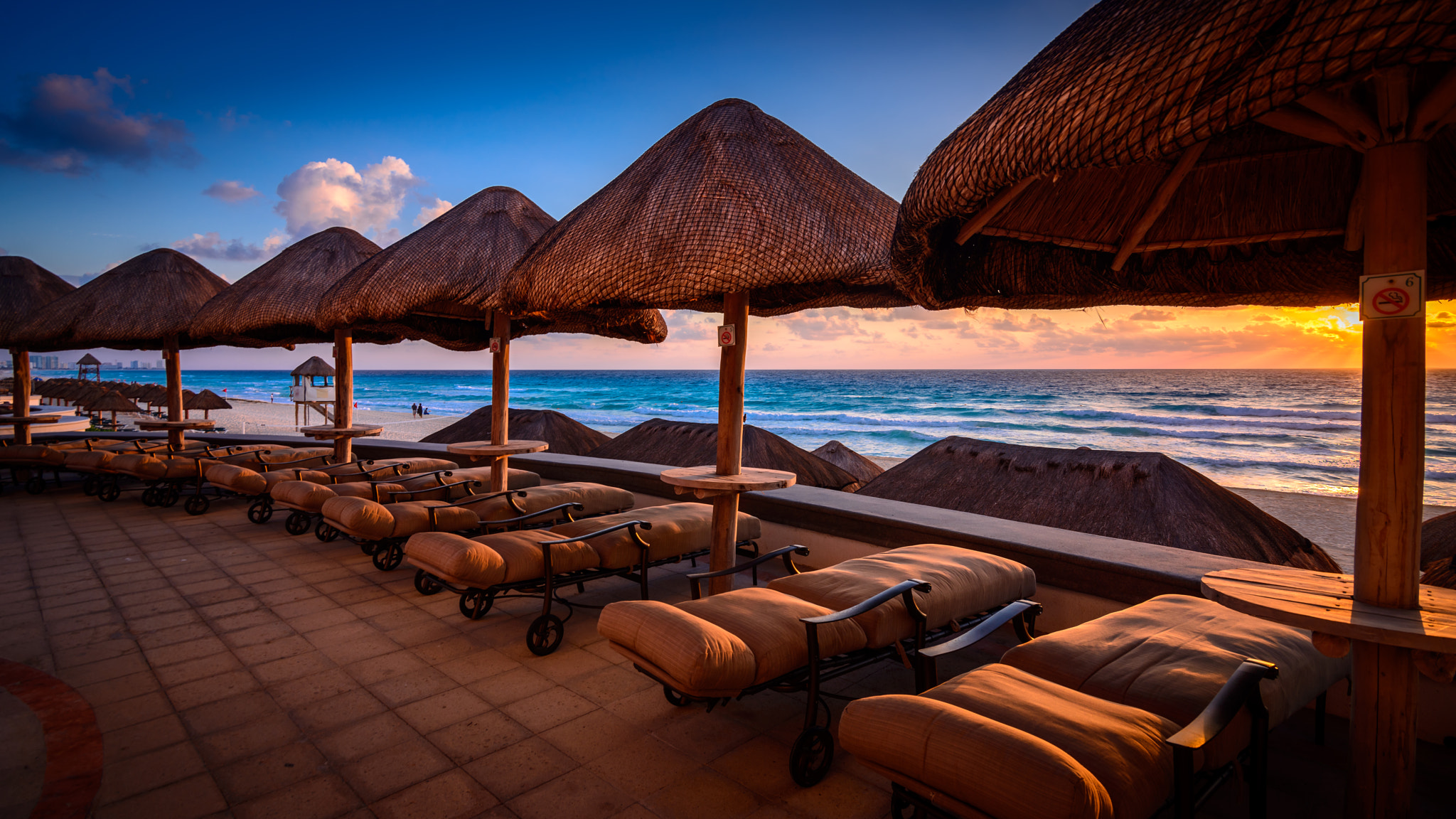 Nikon D800E + Tokina AT-X 17-35mm F4 Pro FX sample photo. Cancun at sunrise photography