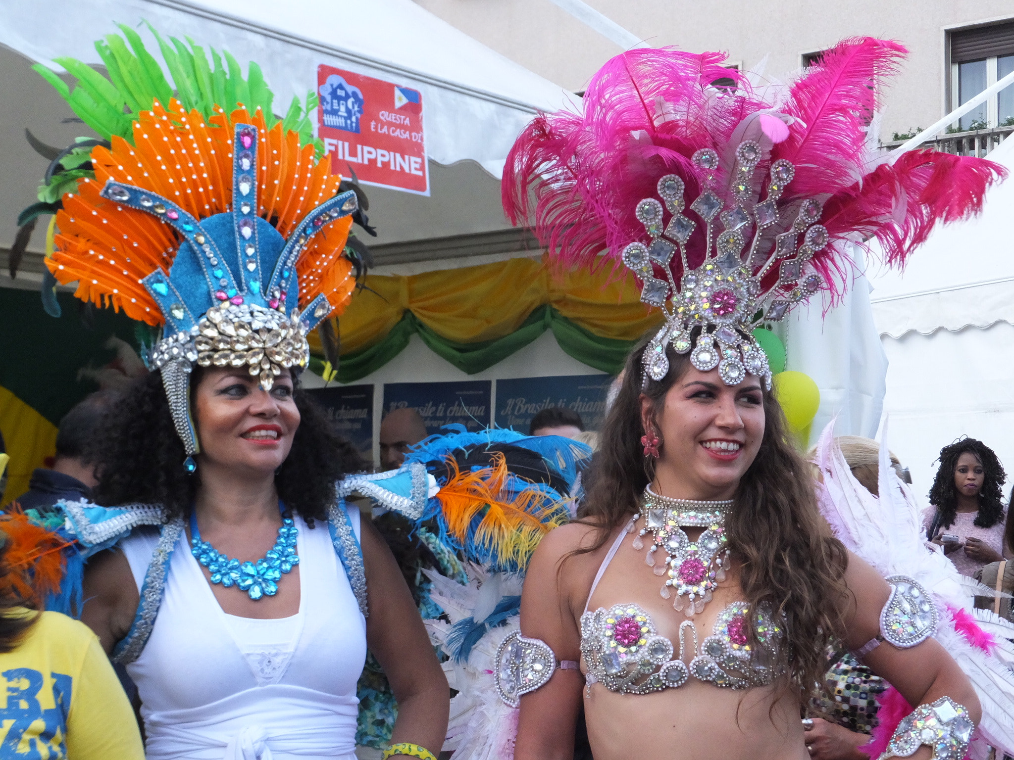 Fujifilm FinePix F900EXR sample photo. Two brazilian girls at the party of the people photography