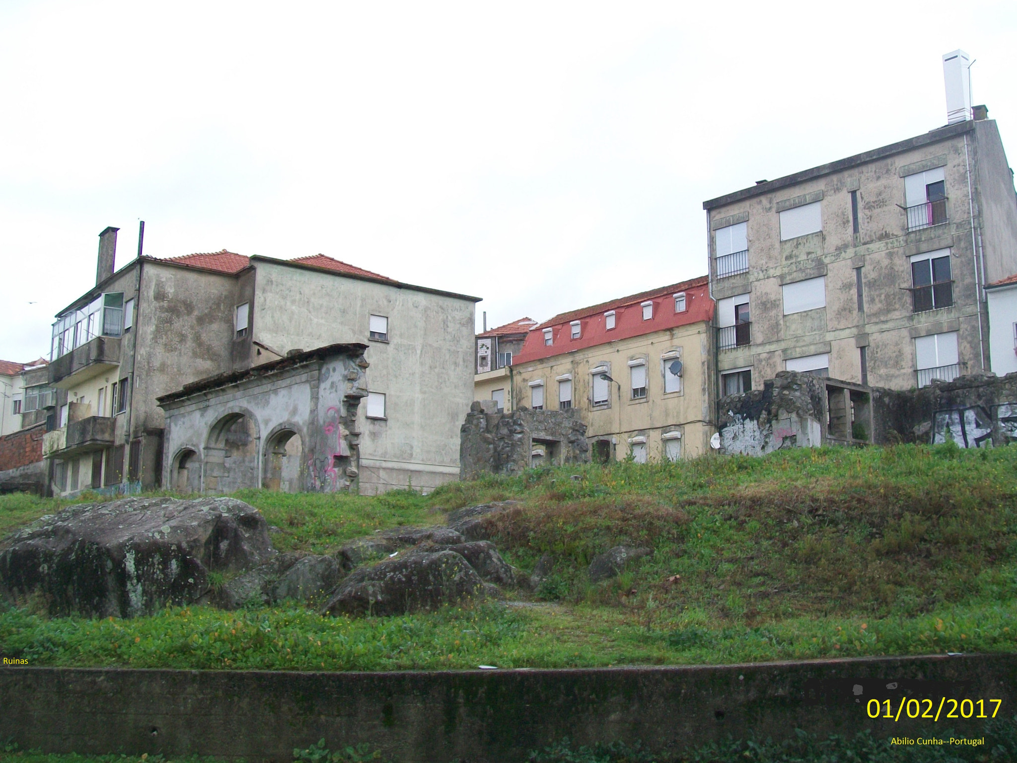 Kodak EasyShare C913 sample photo. Ruinas junto ao parque das camélias porto portugal photography
