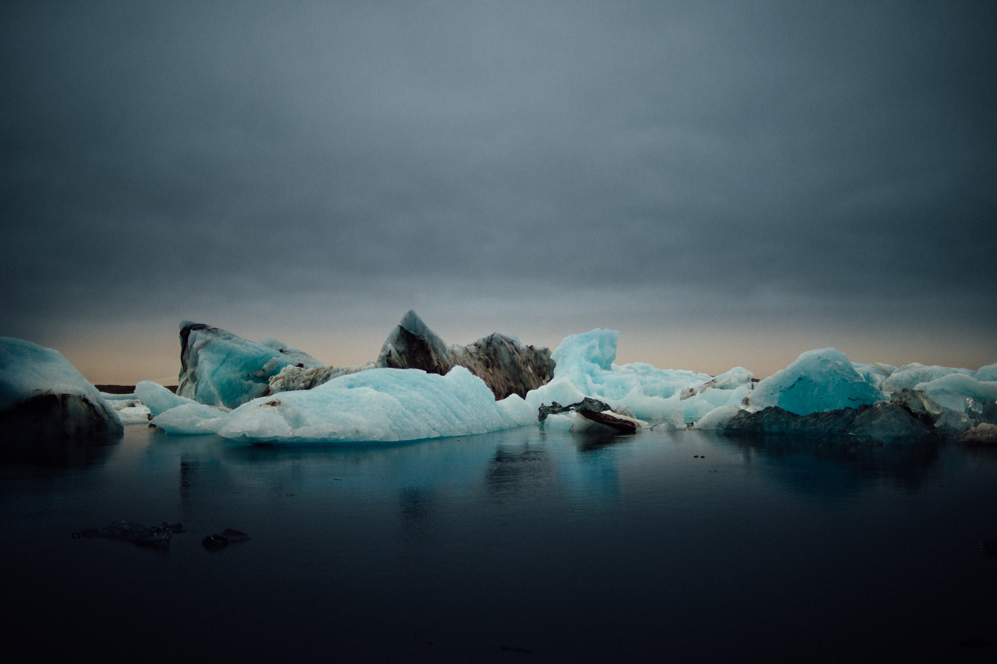 Nikon Df + Nikon AF Nikkor 35mm F2D sample photo. Glacier lagoon photography