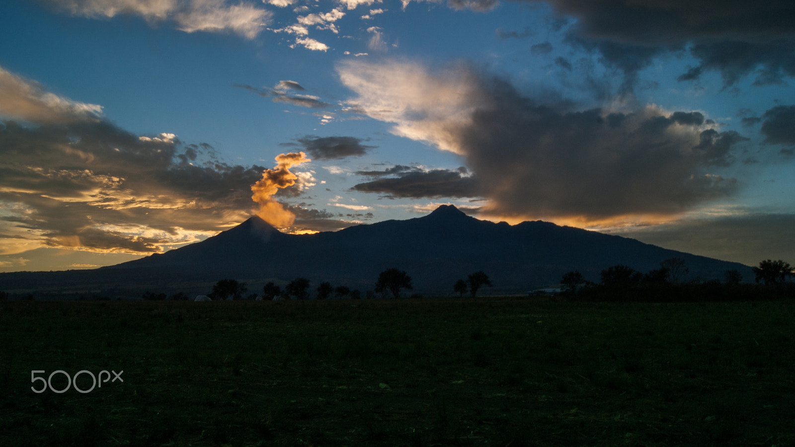 Sony Alpha DSLR-A380 + Sony DT 18-55mm F3.5-5.6 SAM sample photo. Last sunrays on volcano's smoke photography