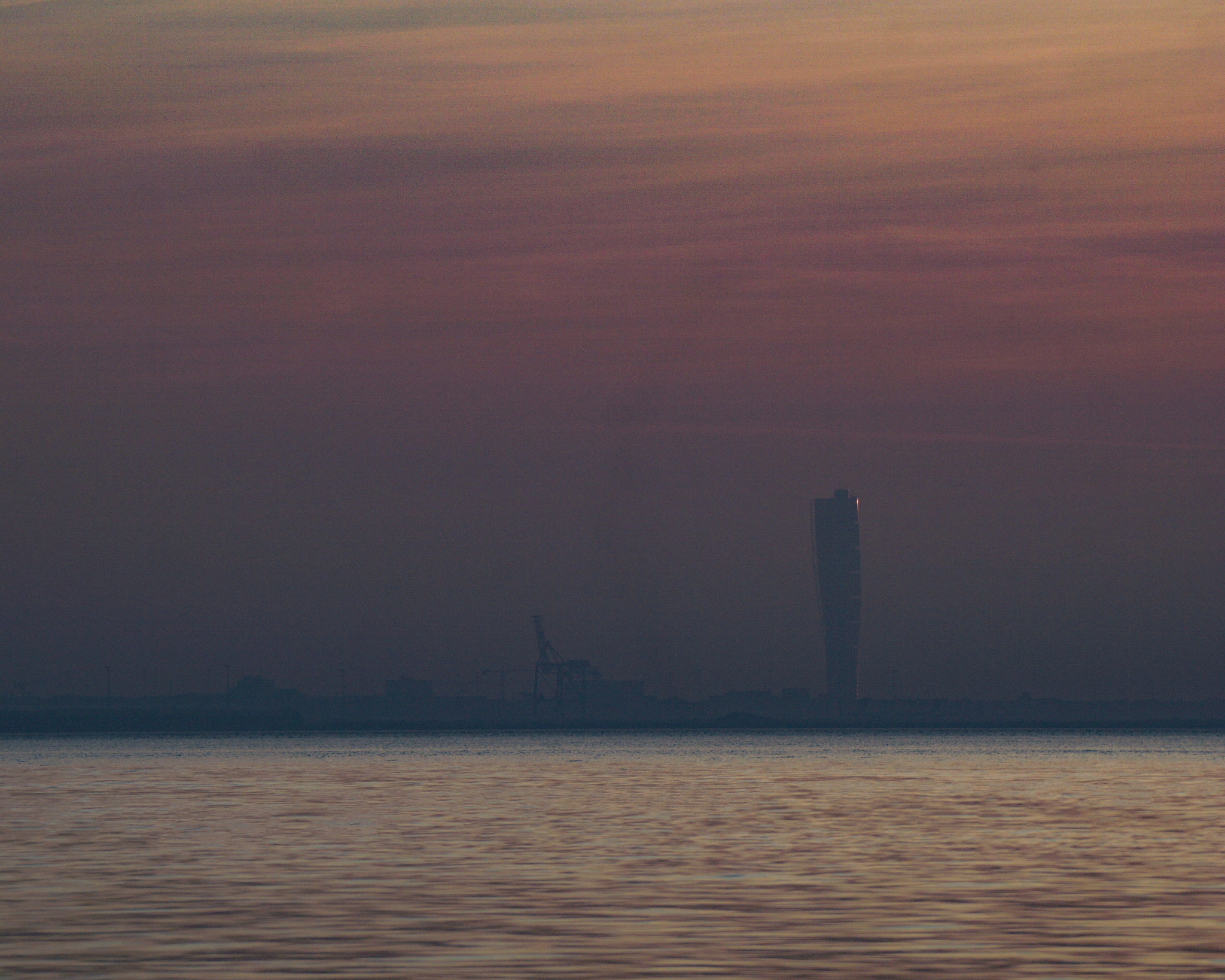 Sony a6000 + Sony FE 70-200mm F4 G OSS sample photo. Turning torso in the mist photography