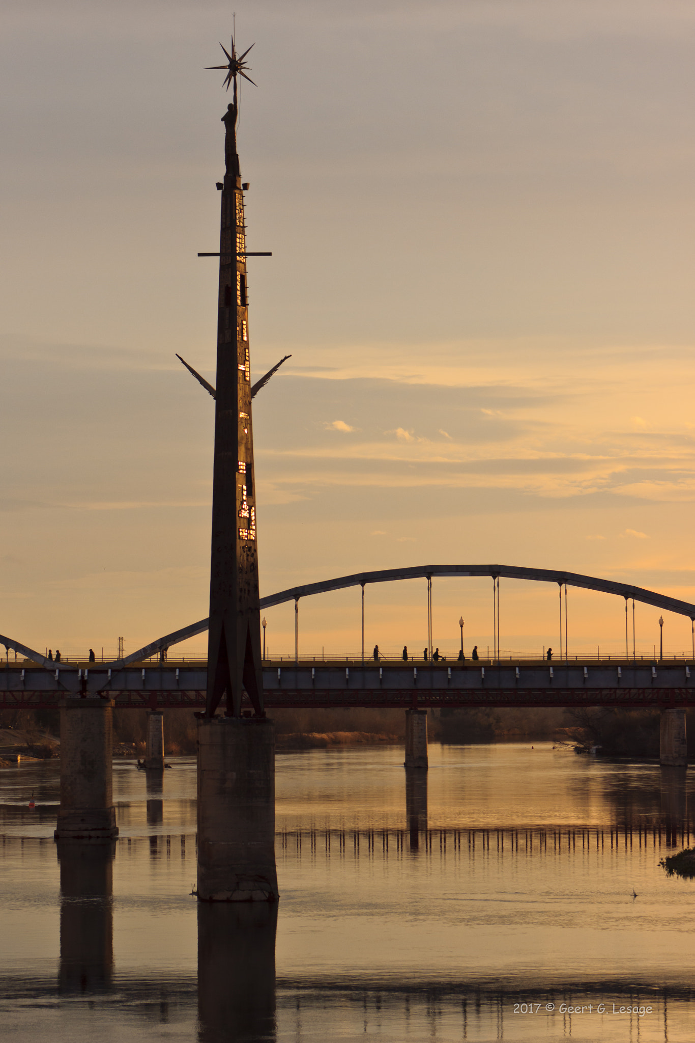 Canon EOS 550D (EOS Rebel T2i / EOS Kiss X4) + EF75-300mm f/4-5.6 sample photo. Simple sunset photography
