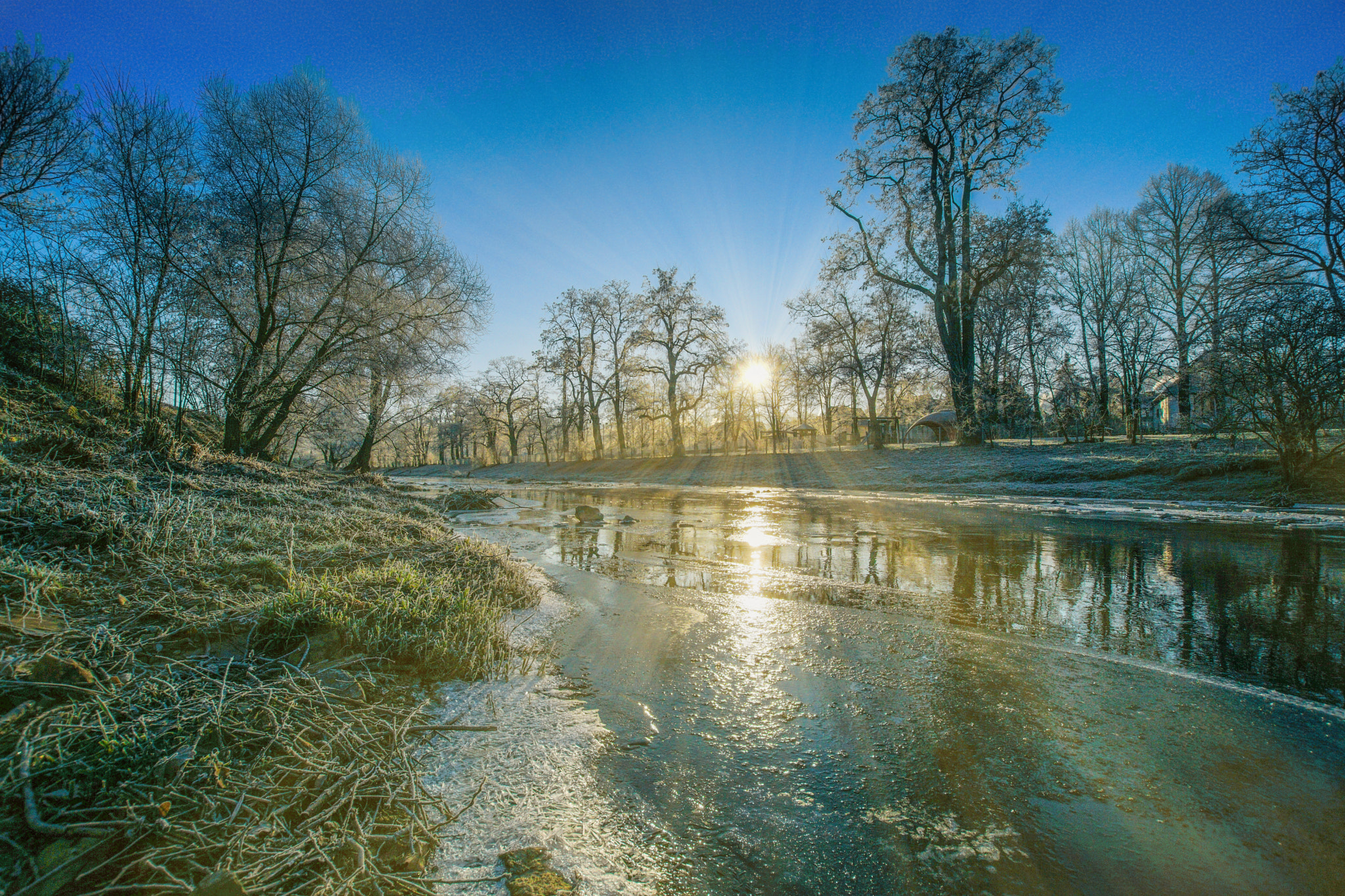 Sony ILCA-77M2 + 10-20mm F3.5 sample photo. Die ahr bei ahrweiler im winter photography