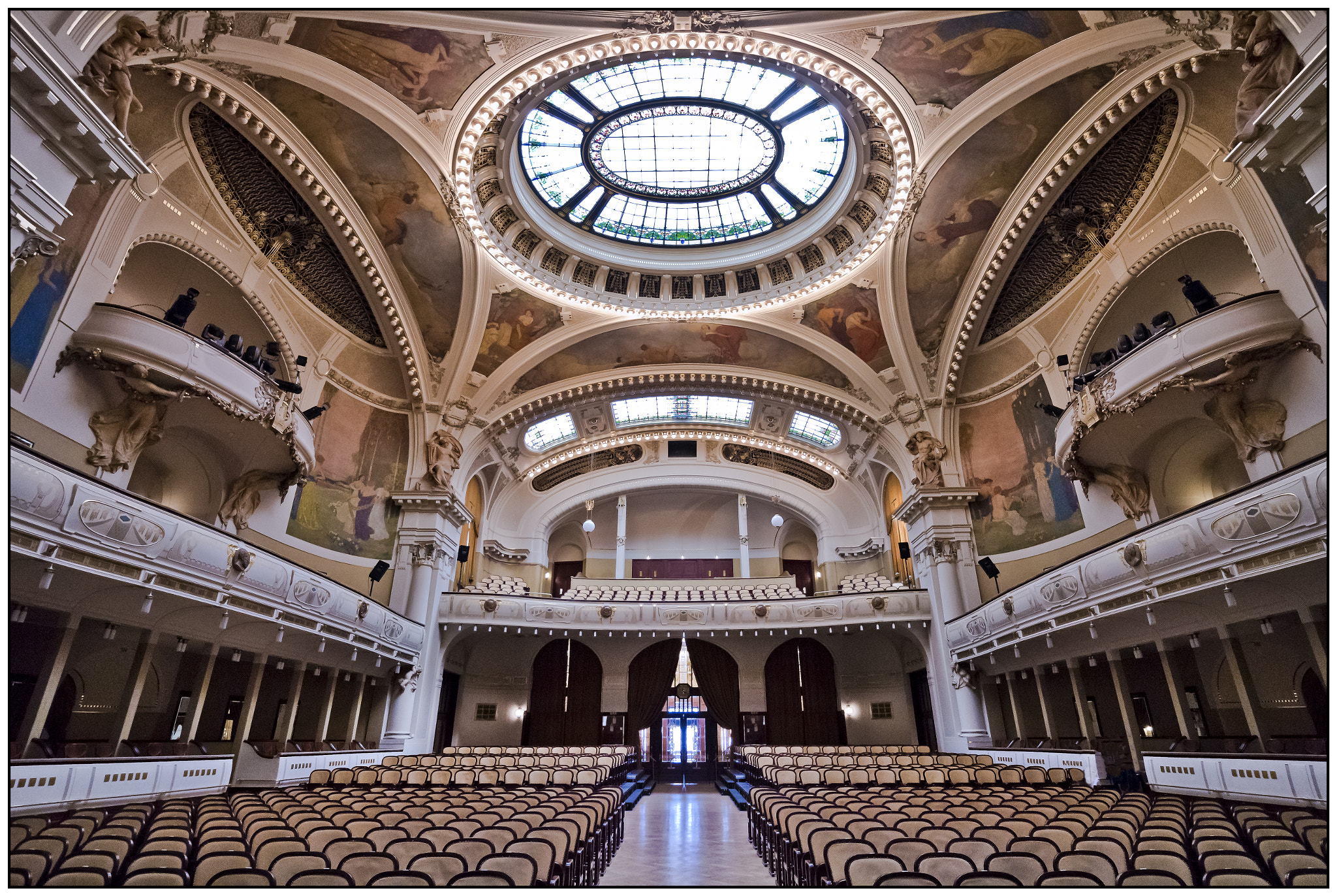 Canon EF-M 11-22mm F4-5.6 IS STM sample photo. Smetana hall, municipal house, prague. photography