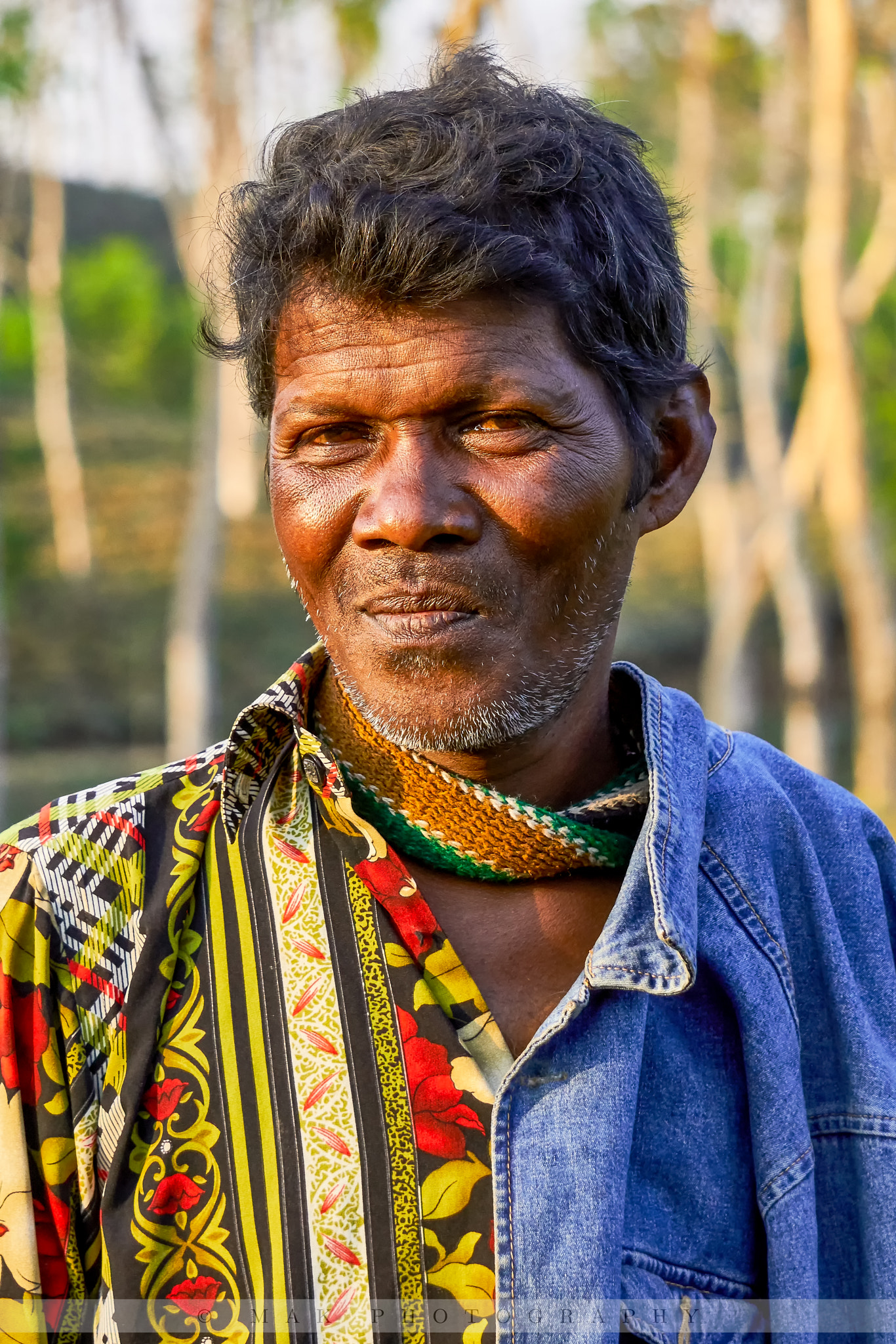 Sony a6000 + Sony E 55-210mm F4.5-6.3 OSS sample photo. Tea worker photography