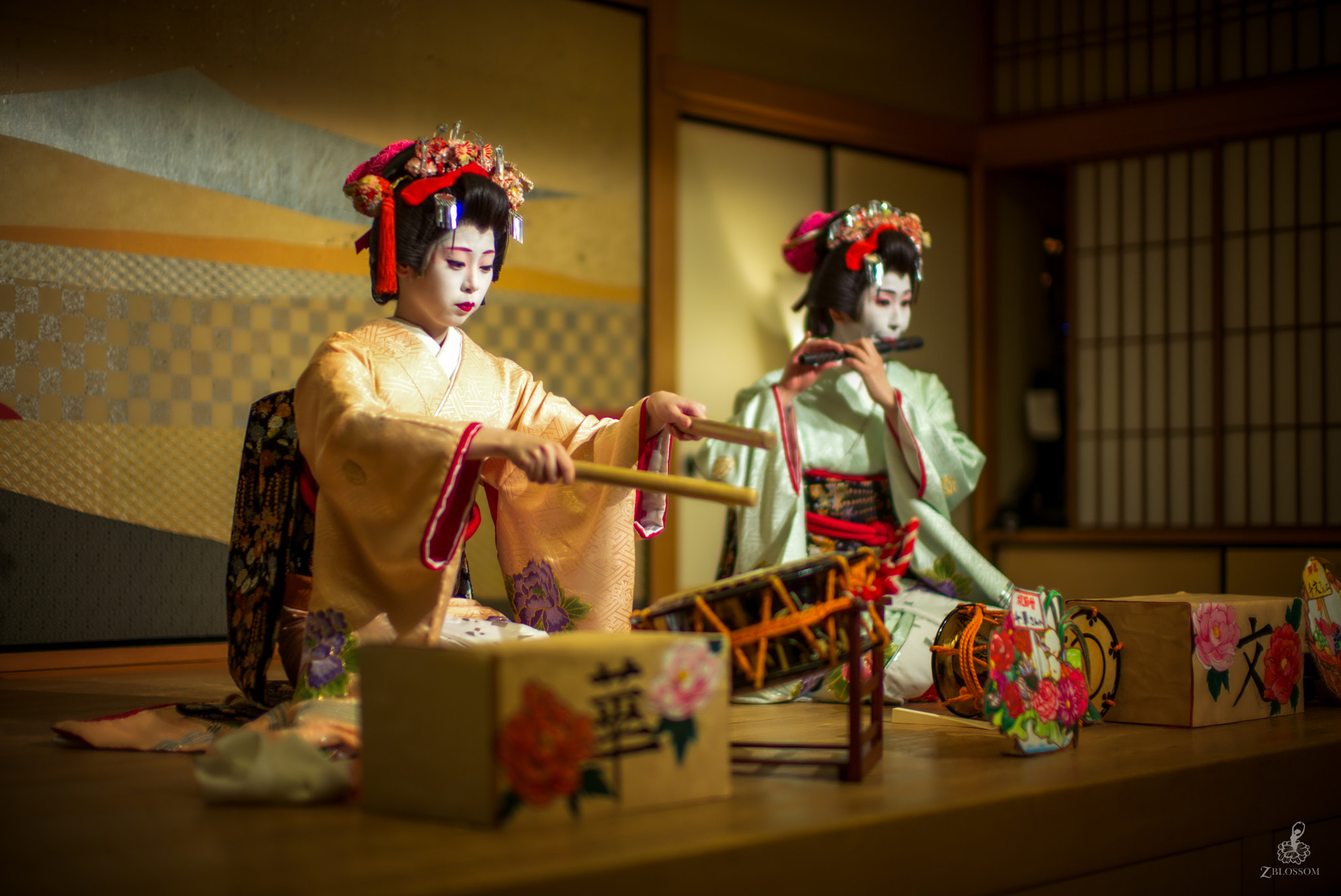 Leica Noctilux-M 50mm F0.95 ASPH sample photo. Geisha performance photography