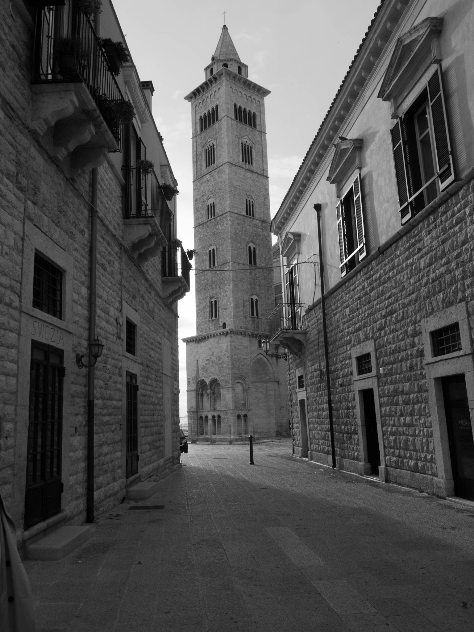 Leica Digilux 3 sample photo. Campanile photography