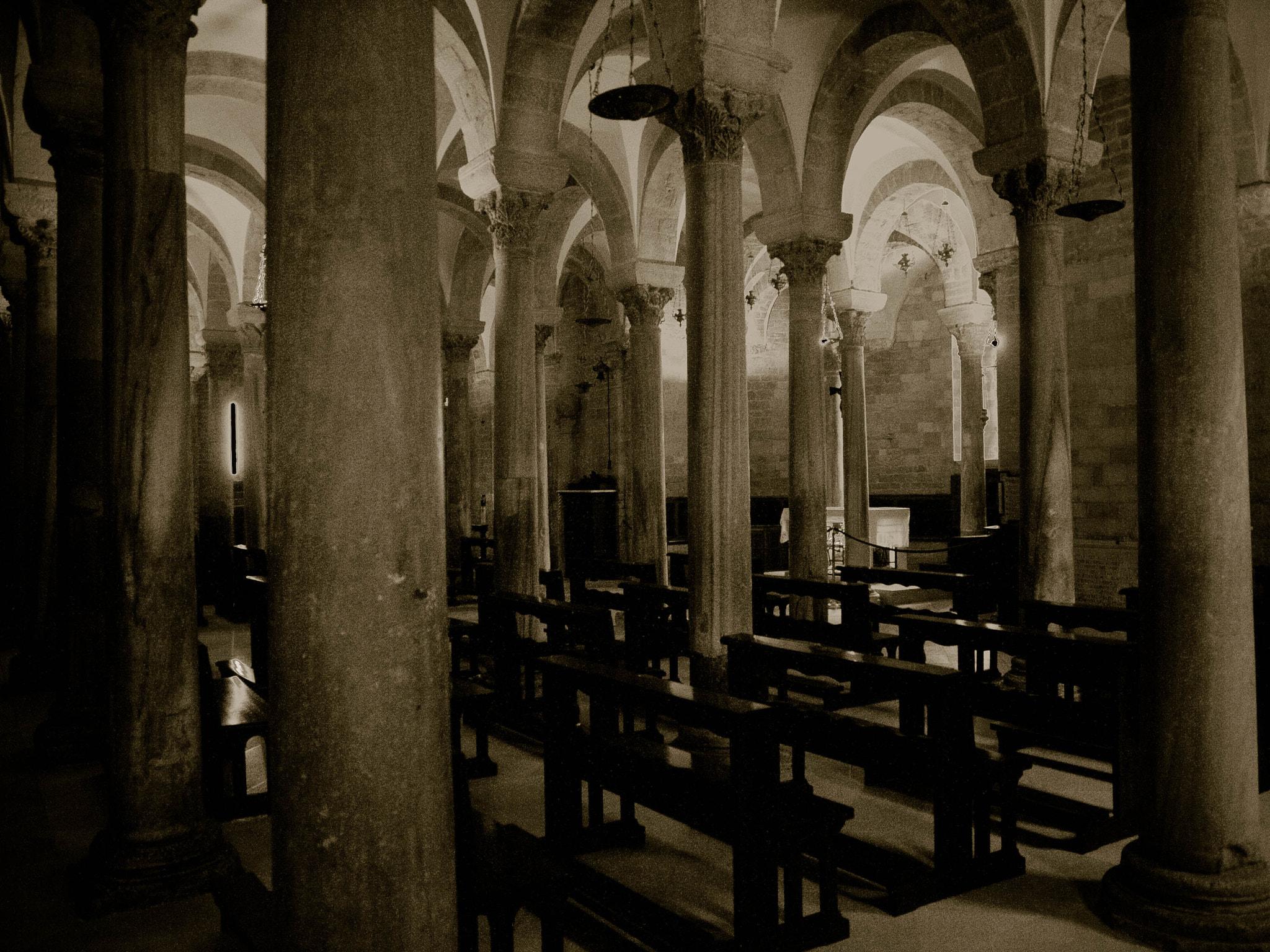 Leica Digilux 3 sample photo. Cripta cattedrale trani photography