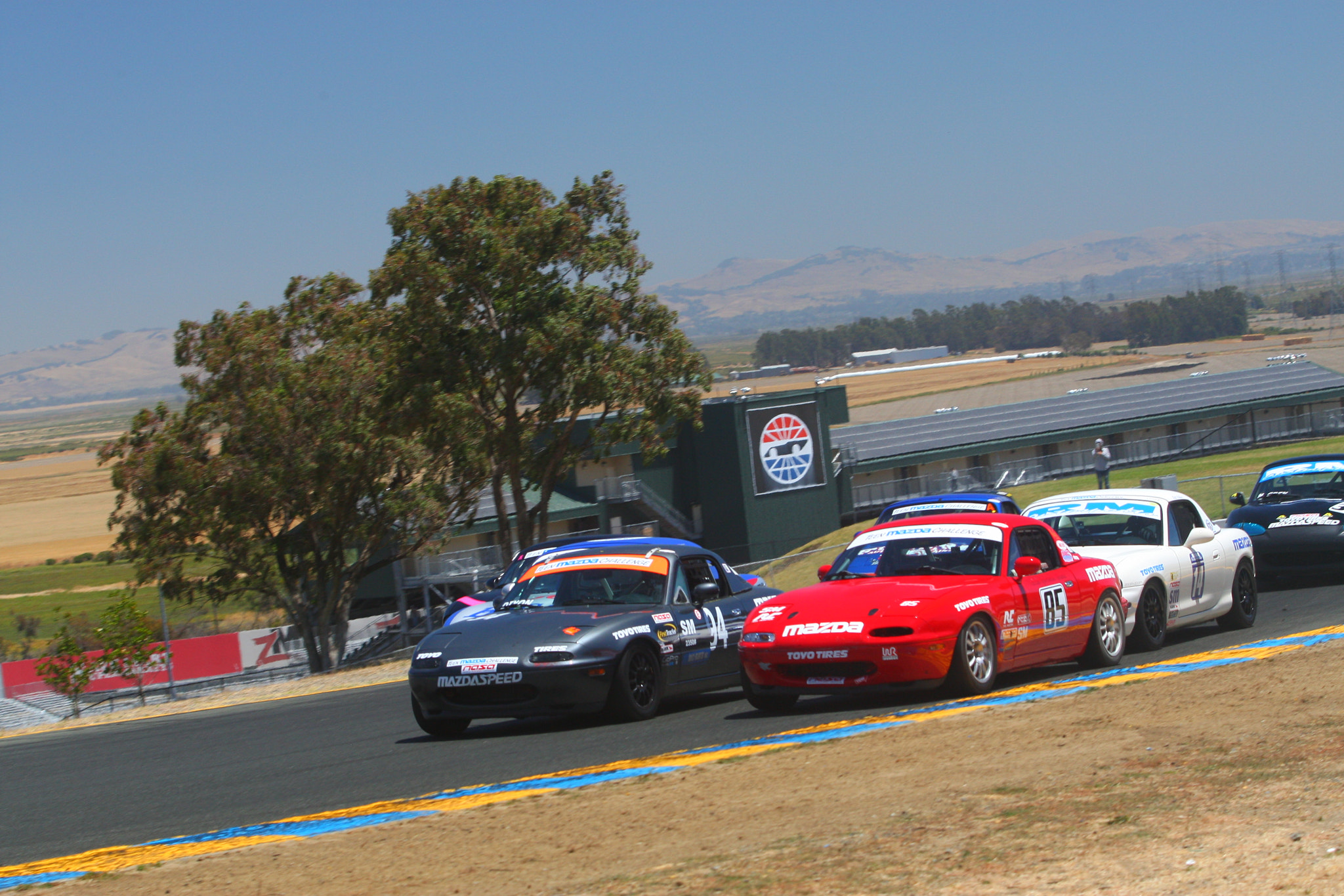 Canon EOS-1D Mark III sample photo. Miata mad-dash to the finish photography
