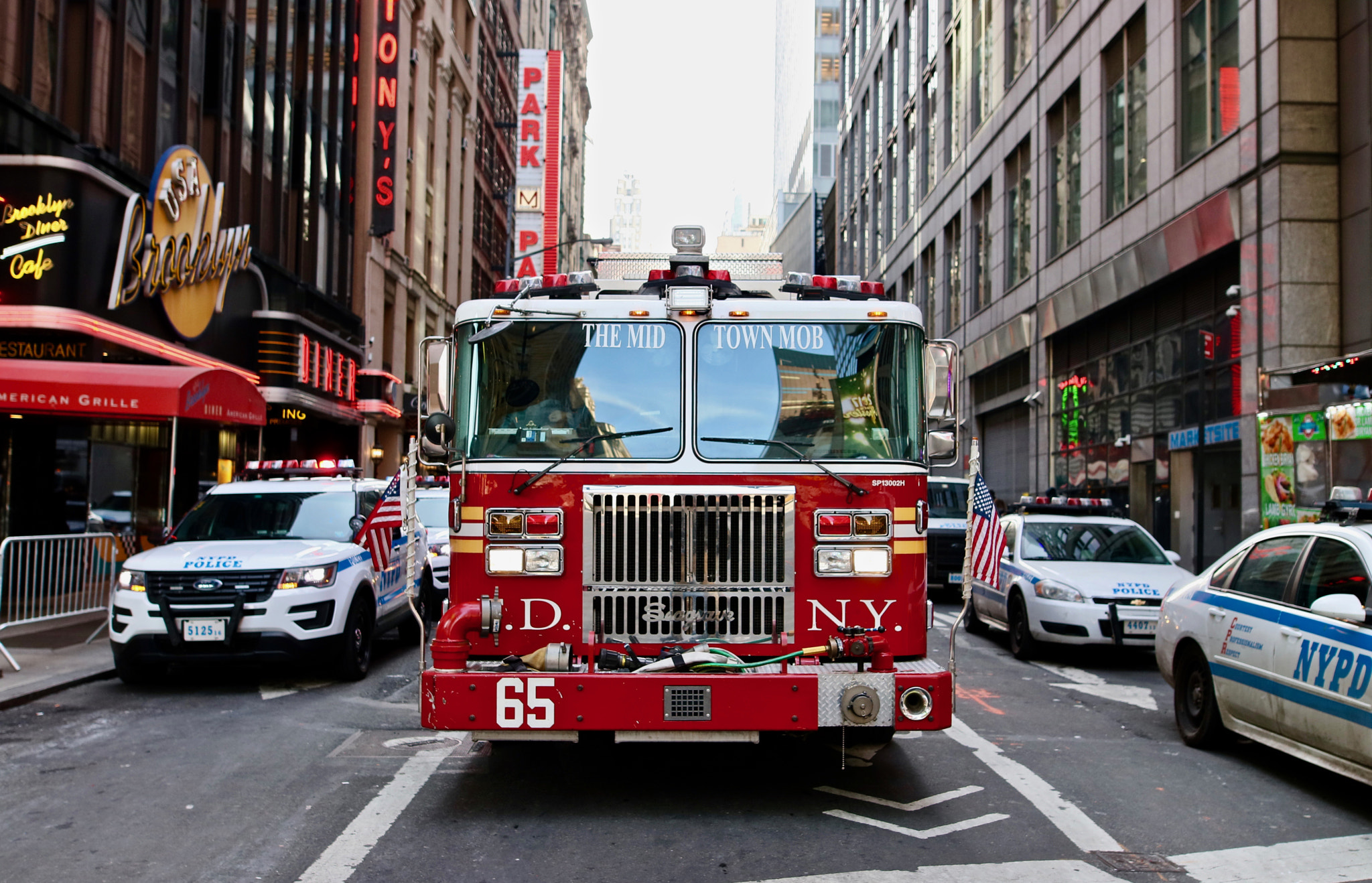 Canon EF 35mm F1.4L USM sample photo. Fire truck photography