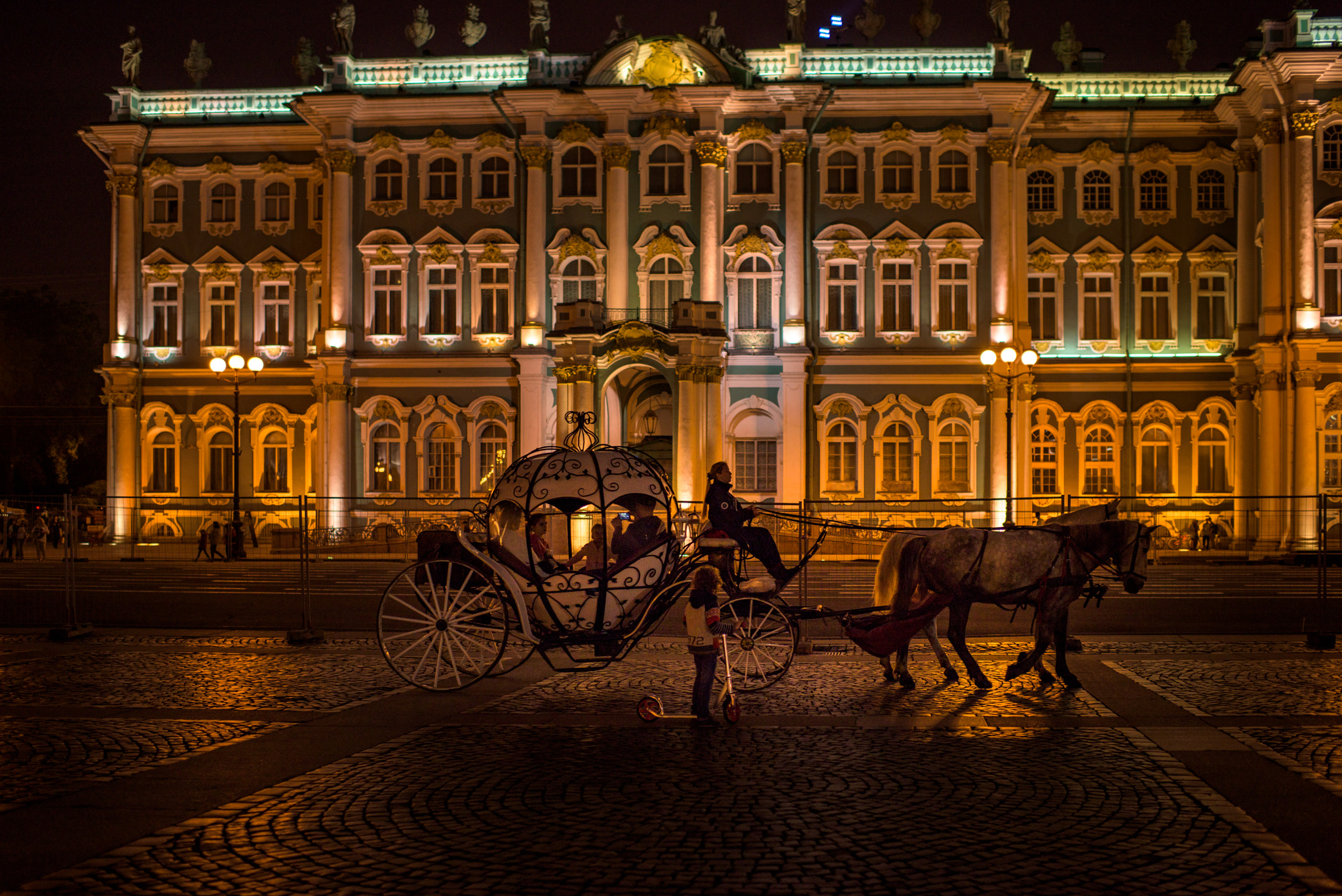 Nikon D810 + Nikon AF-S Nikkor 35mm F1.4G sample photo. St. petersburg at night photography