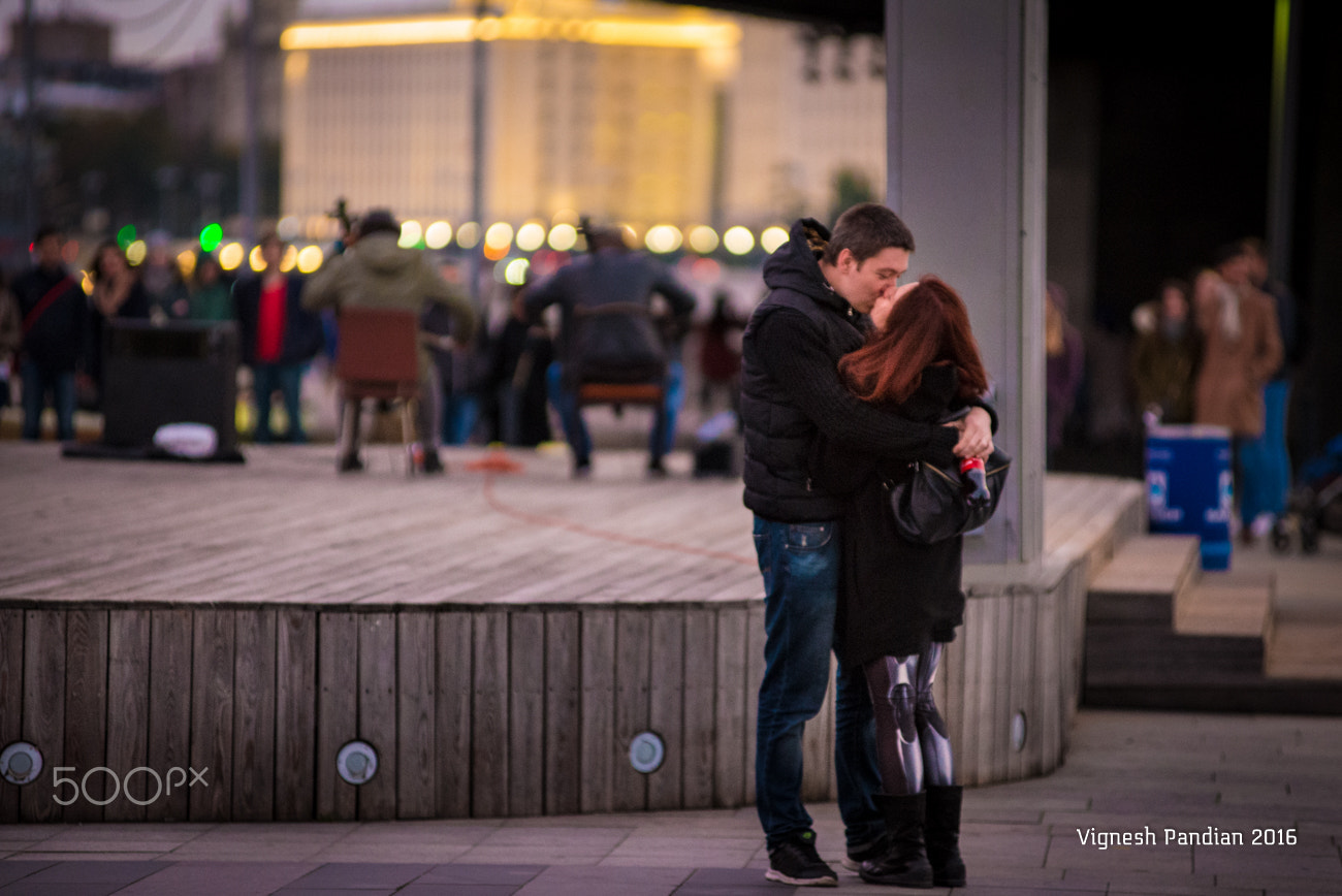 Nikon D800 + Nikon AF-Nikkor 80-200mm F2.8D ED sample photo. Couple backstage photography