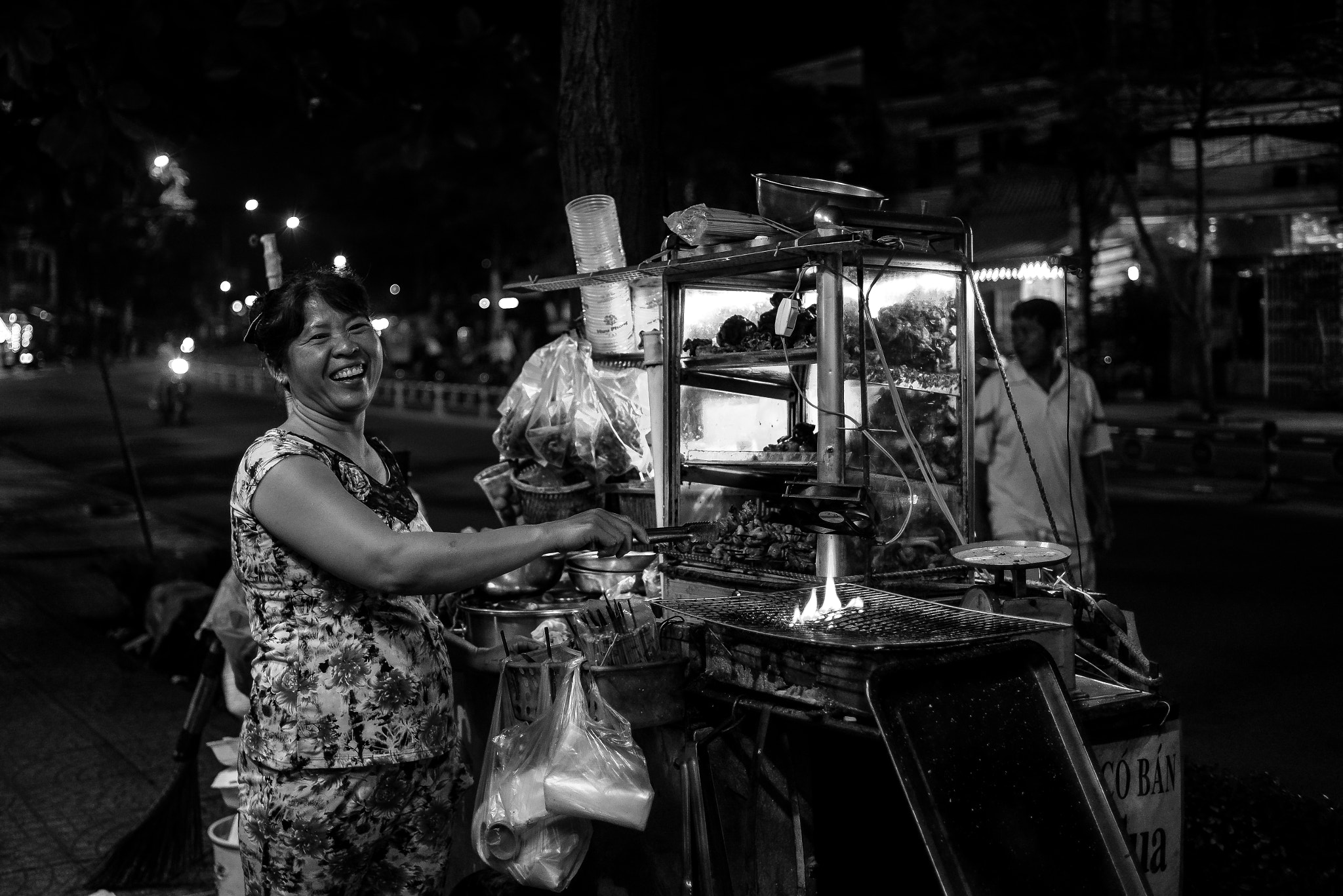 Nikon D610 + Nikon AF Nikkor 35mm F2D sample photo. Street smile photography