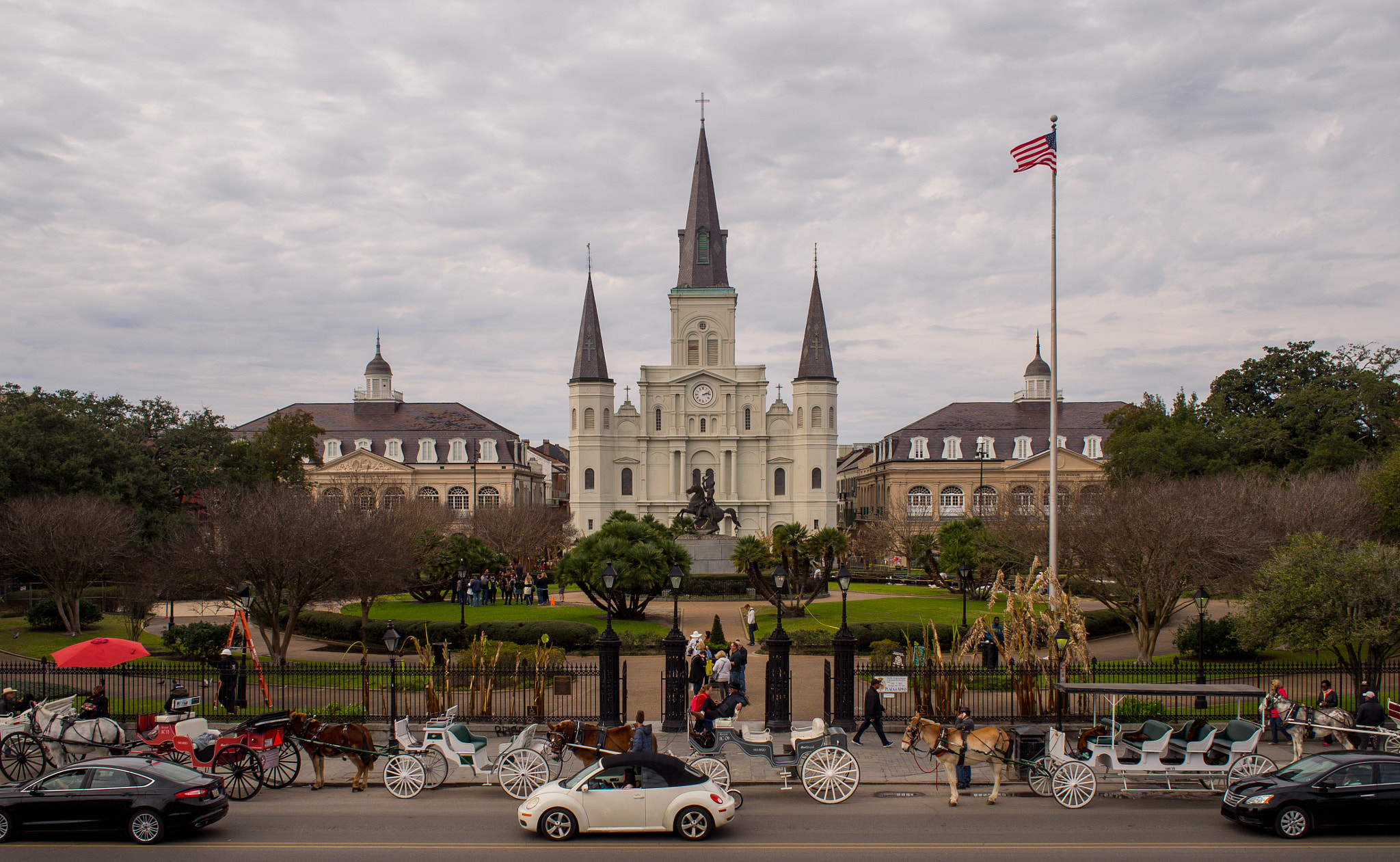 Olympus PEN E-PL6 + Olympus M.Zuiko Digital 17mm F1.8 sample photo. Jackson square and st. louis cathedral photography