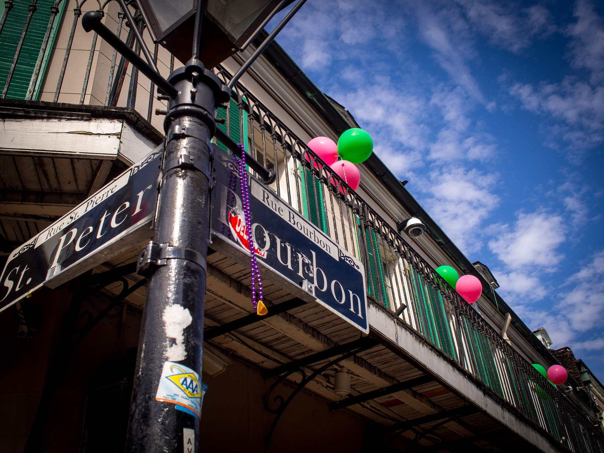 Olympus PEN E-PL6 + Olympus M.Zuiko Digital 17mm F1.8 sample photo. Bourbon street beads photography