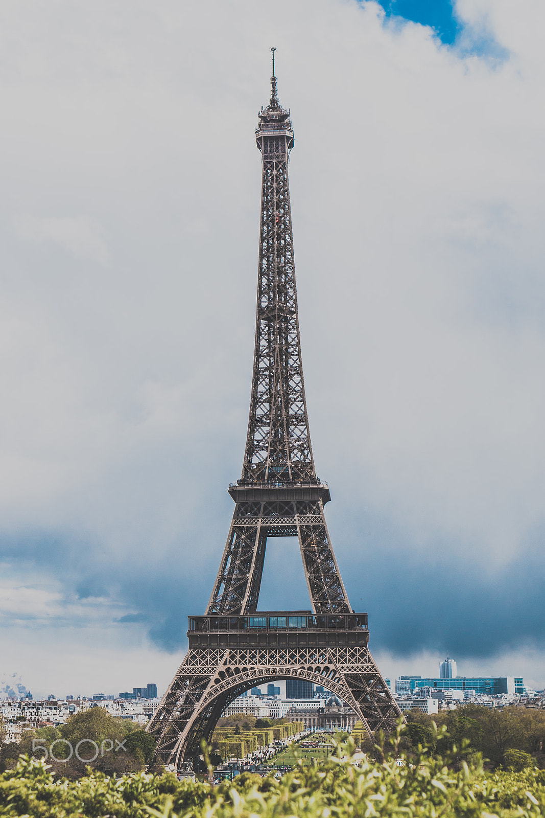 Canon EF 35mm F2 IS USM sample photo. Eiffel tower photography
