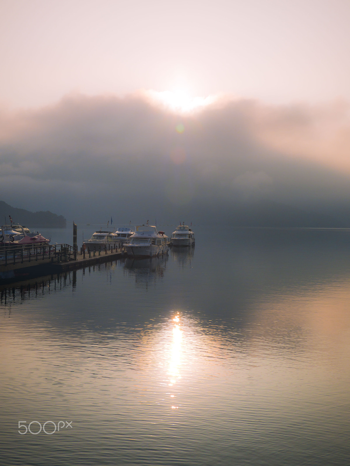 Olympus OM-D E-M10 II + LUMIX G 20/F1.7 II sample photo. 日月潭 朝霧碼頭 日出 photography